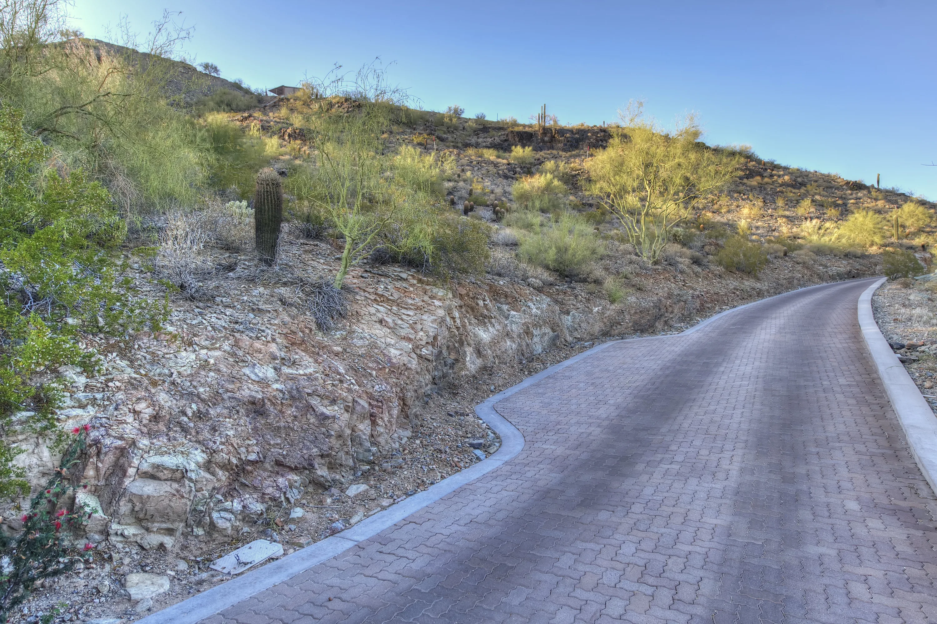 7045 North Invergordon Road, Paradise Valley, Arizona 85253 - 7045-n-invergordon-road-w-paradise-valley-arizona05_xaypbp