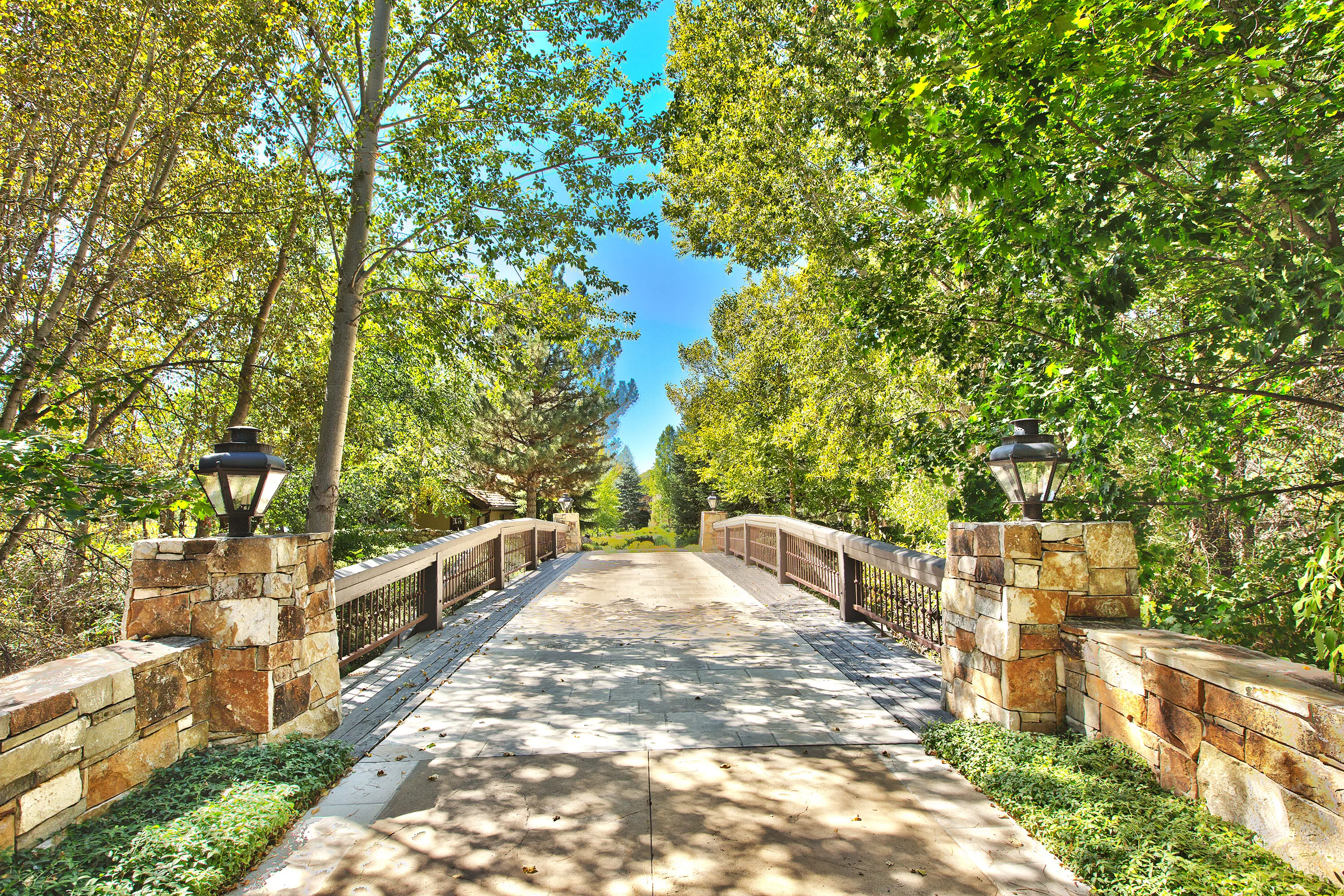 Salt Lake City Estate, Salt Lake City, Utah 84121 - 2750-e-creek-crossing-lane-salt-lake-city-utah_03_cjgwqe
