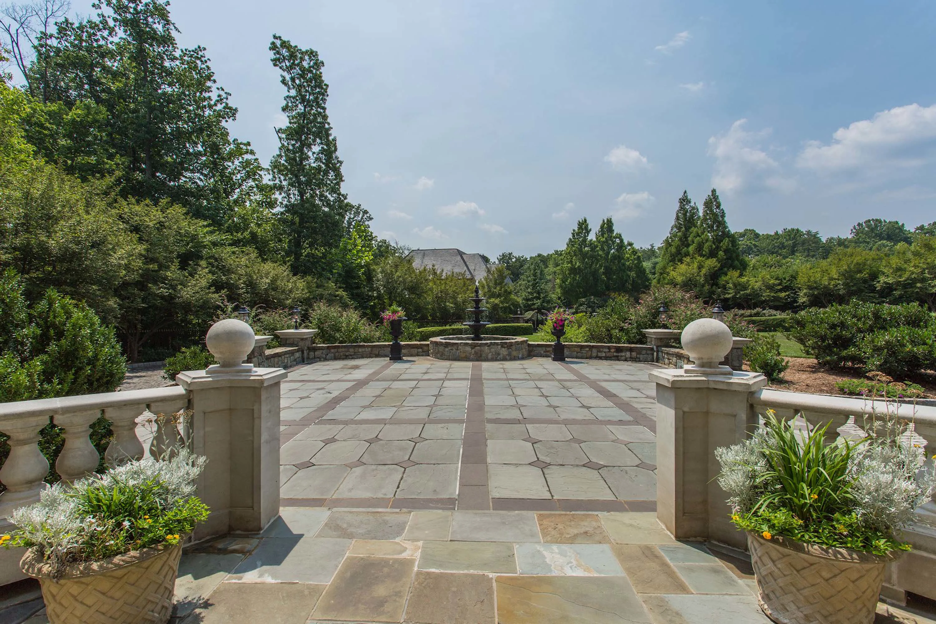 7984 Georgetown Pike, Near Washington D.C., Virginia 22102 - 7984-georgetown-pike-mclean-virginia04_locg8q
