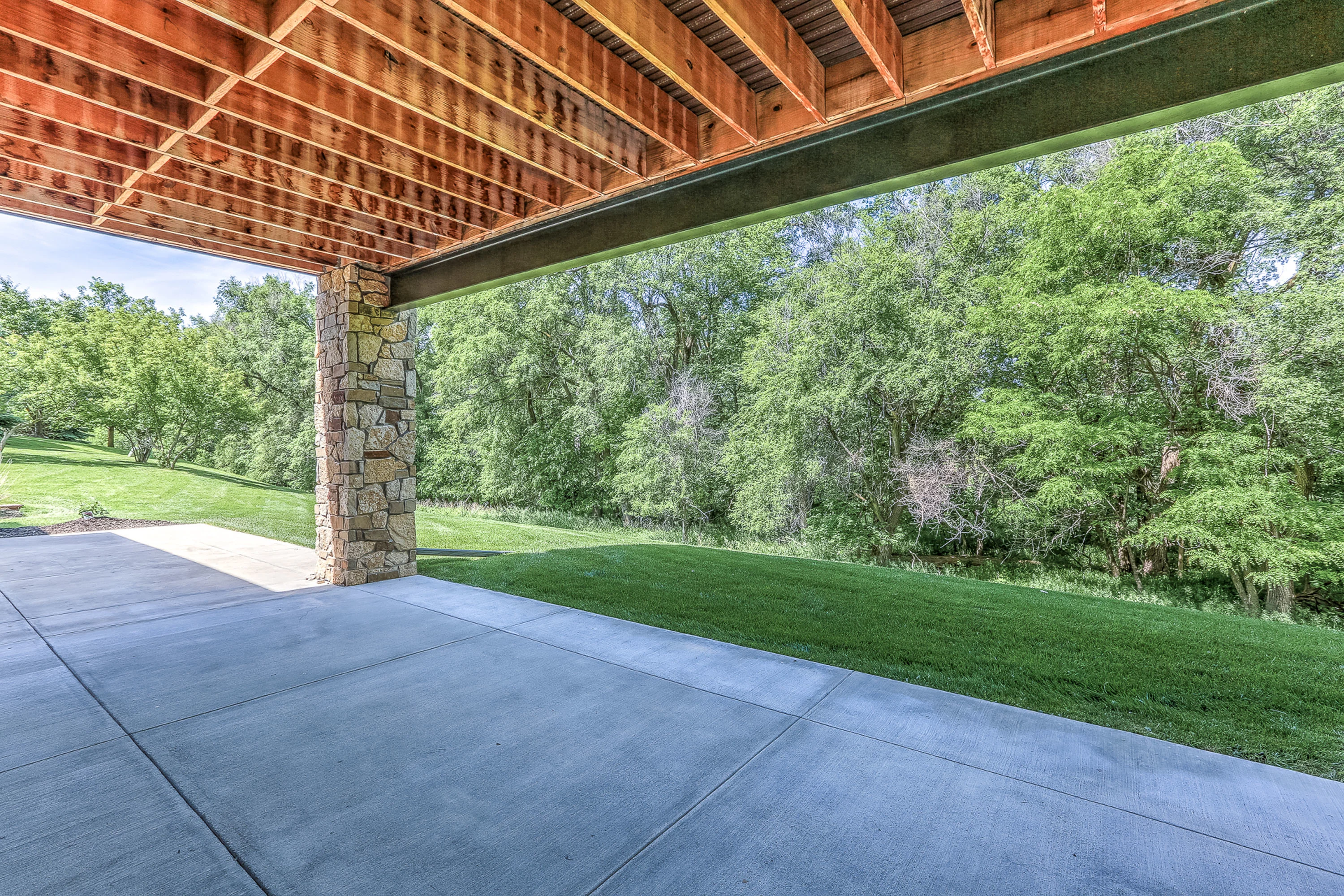 17445 Valley Drive , Omaha, Nebraska 68130 - 17445-valley-drive-omaha-nebraska31_mmln8a