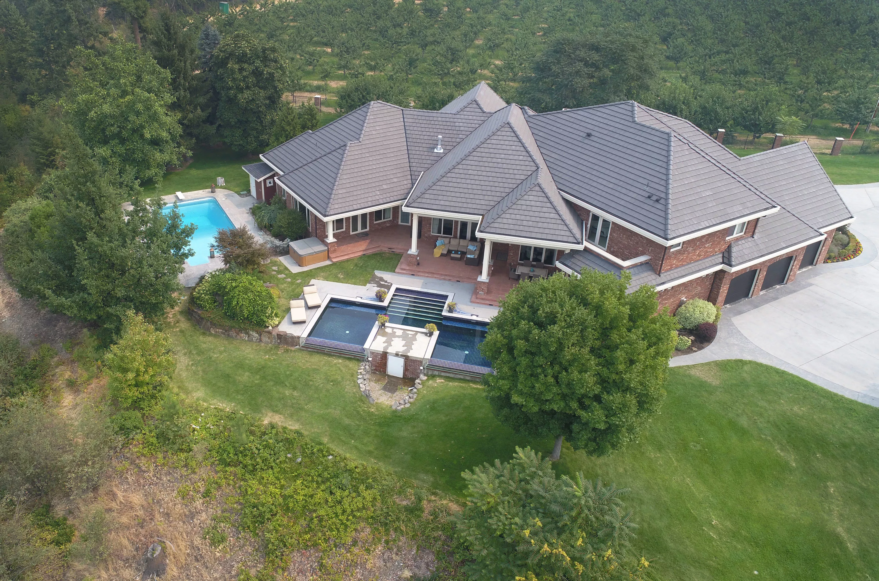 2830 East Kelowna Road, Kelowna, British Columbia V1W 4H5, Canada - 2830-east-kelowna-road-east-kelowna-british-columbia-canada_02_qreadm