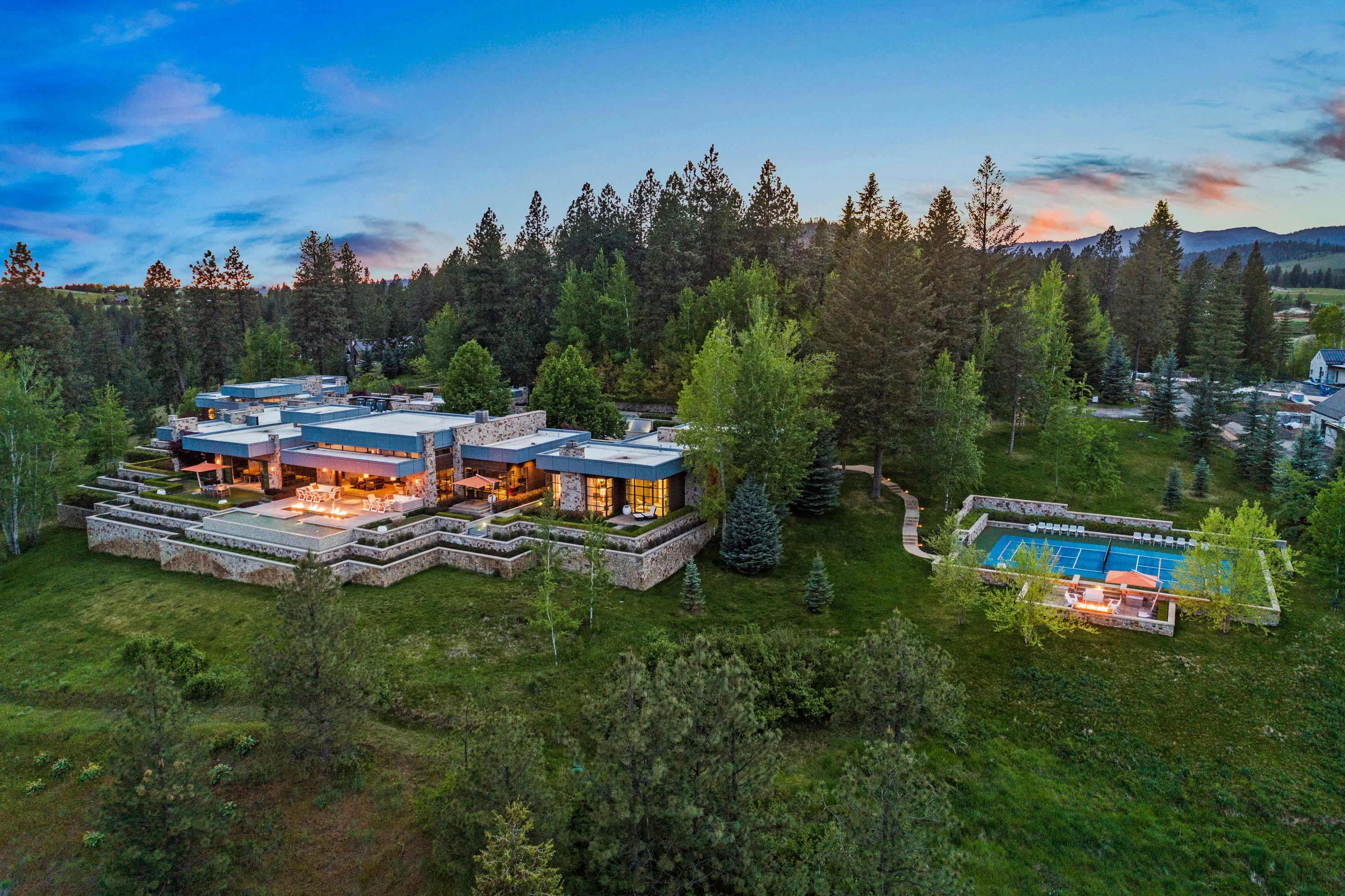 5468 West Carnelian Drive, Pynewoods Estate | The Golf and Lake Club at Black Rock, Coeur d'Alene, Idaho 83814 - 2_-_Aerial_5468WCarnellanDr_Twilight-1_vcbiht