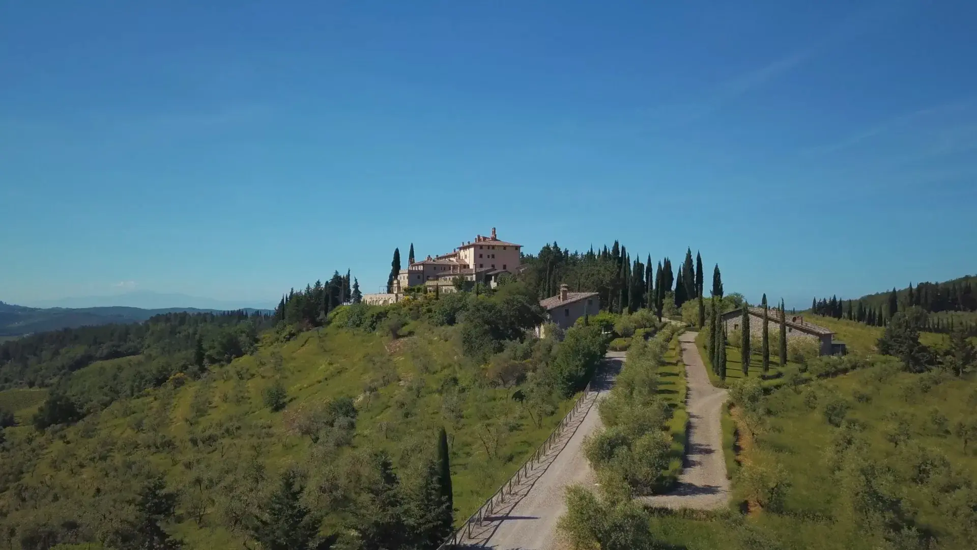 In the center of a renowned Chianti Classico wine estate, owned by the Frescobaldi family, the 16th century Strozzi castle offers an exclusive residential community combining luxury and privacy. This residence, in the East wing of the castle, is one of on