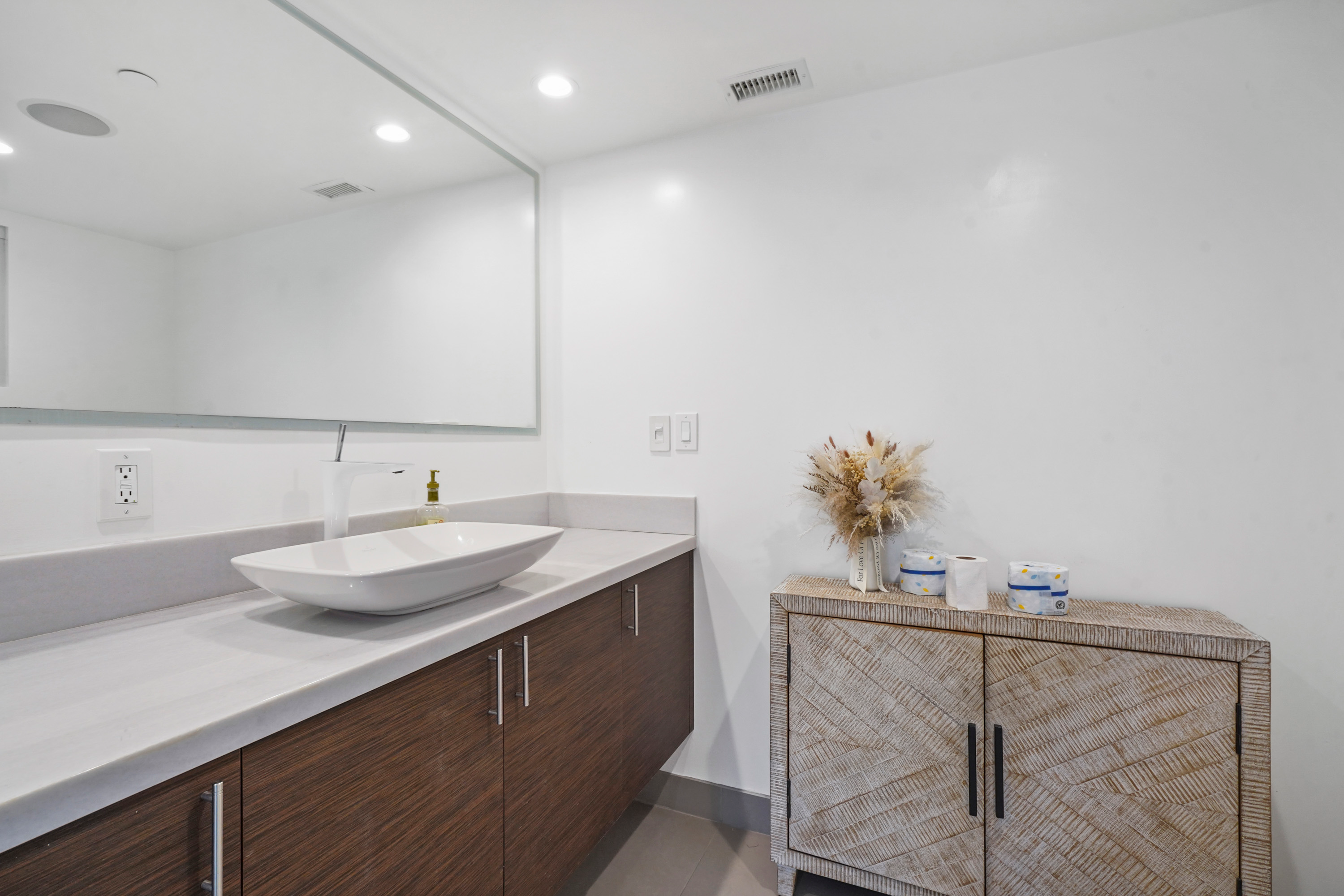 08 9716 Oak Pass Rd - Luxury Real Estate - Concierge Auctions