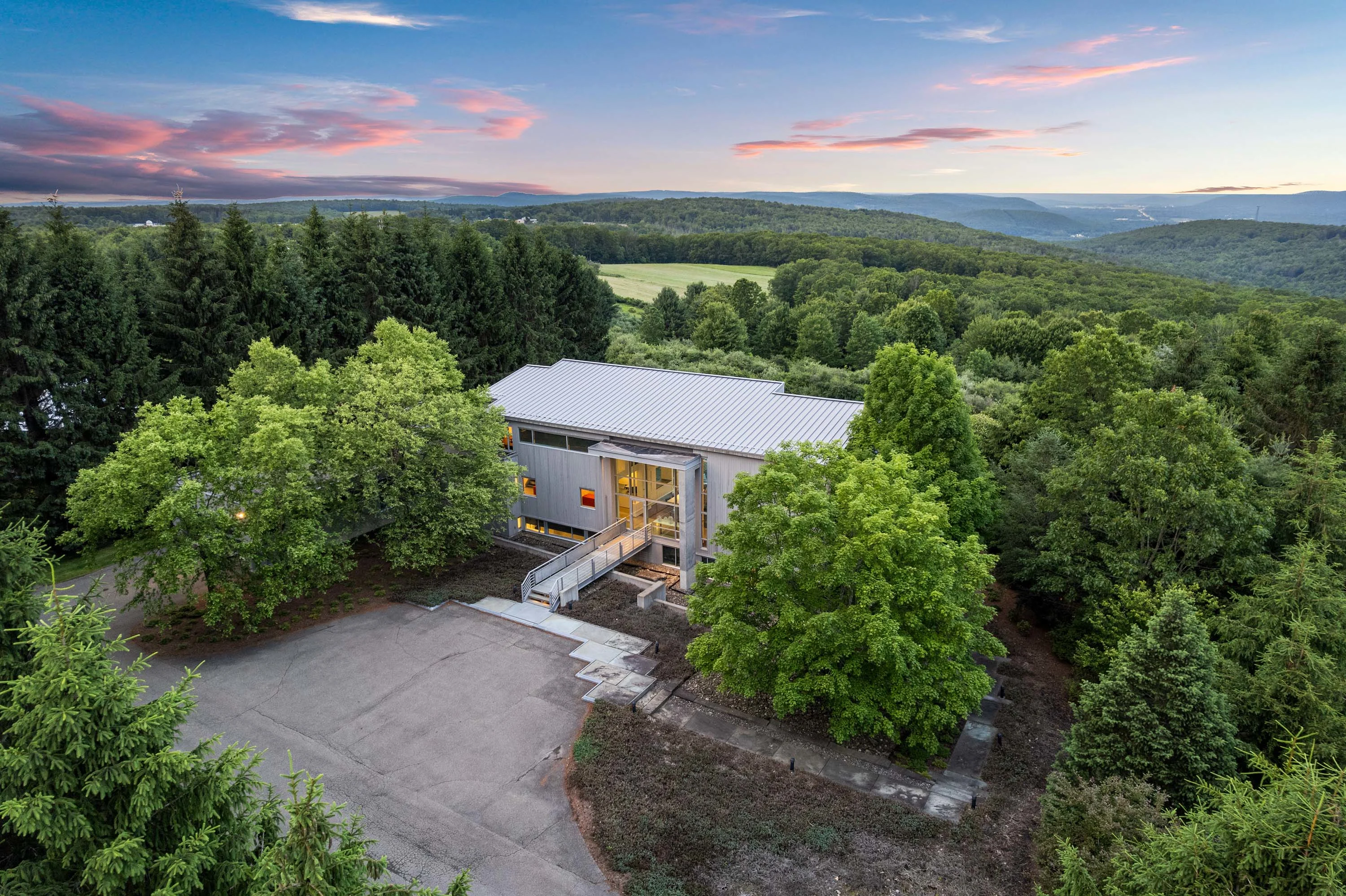 The Corning Glass House | 10288-10289 Whispering Wind Trail, Corning, Finger Lakes Area, New York 14830 - 06_10288-10289_Whispering_Wind_Trail_Corning_NY_14830_ope9fs