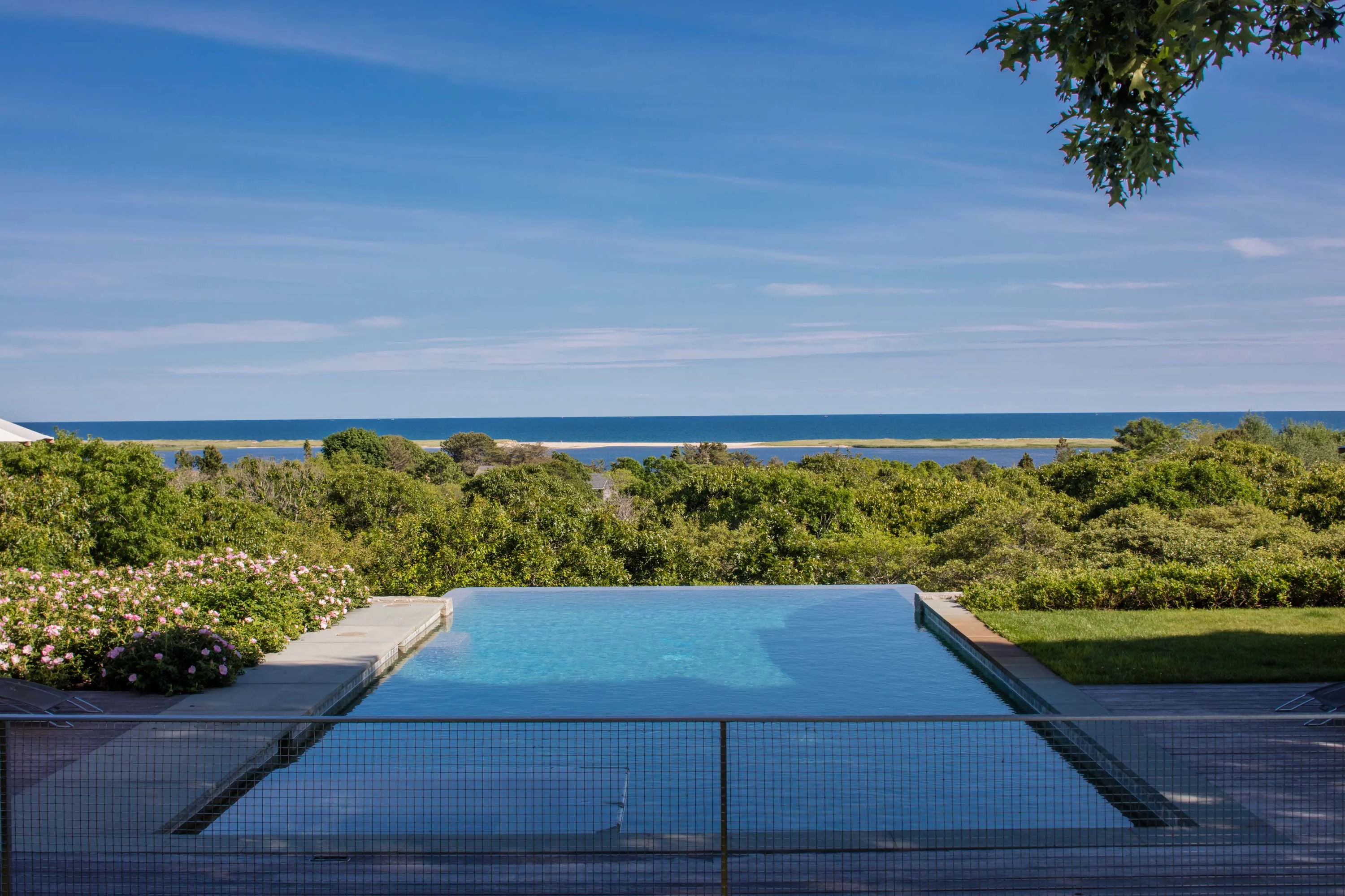 Chilmark House | 8 Snail Road, Chilmark, Martha's Vineyard, Massachusetts 02535 - 40_-_pool_with_ocean_views_hki3ga