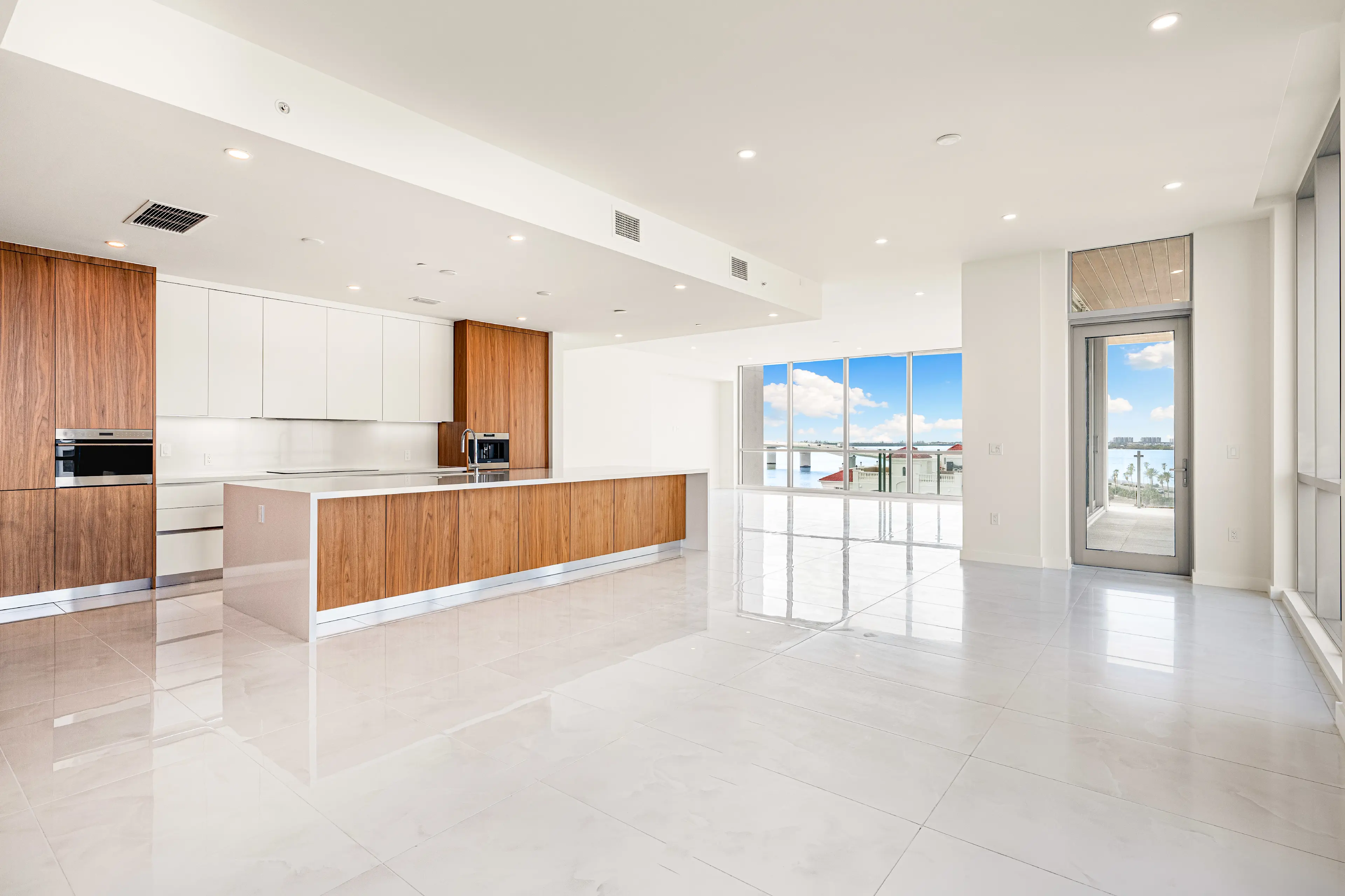 09 111 Golden Gate Point -Penthouse 701, Sarasota, FL 34236 - Luxury Real Estate - Concierge Auctions