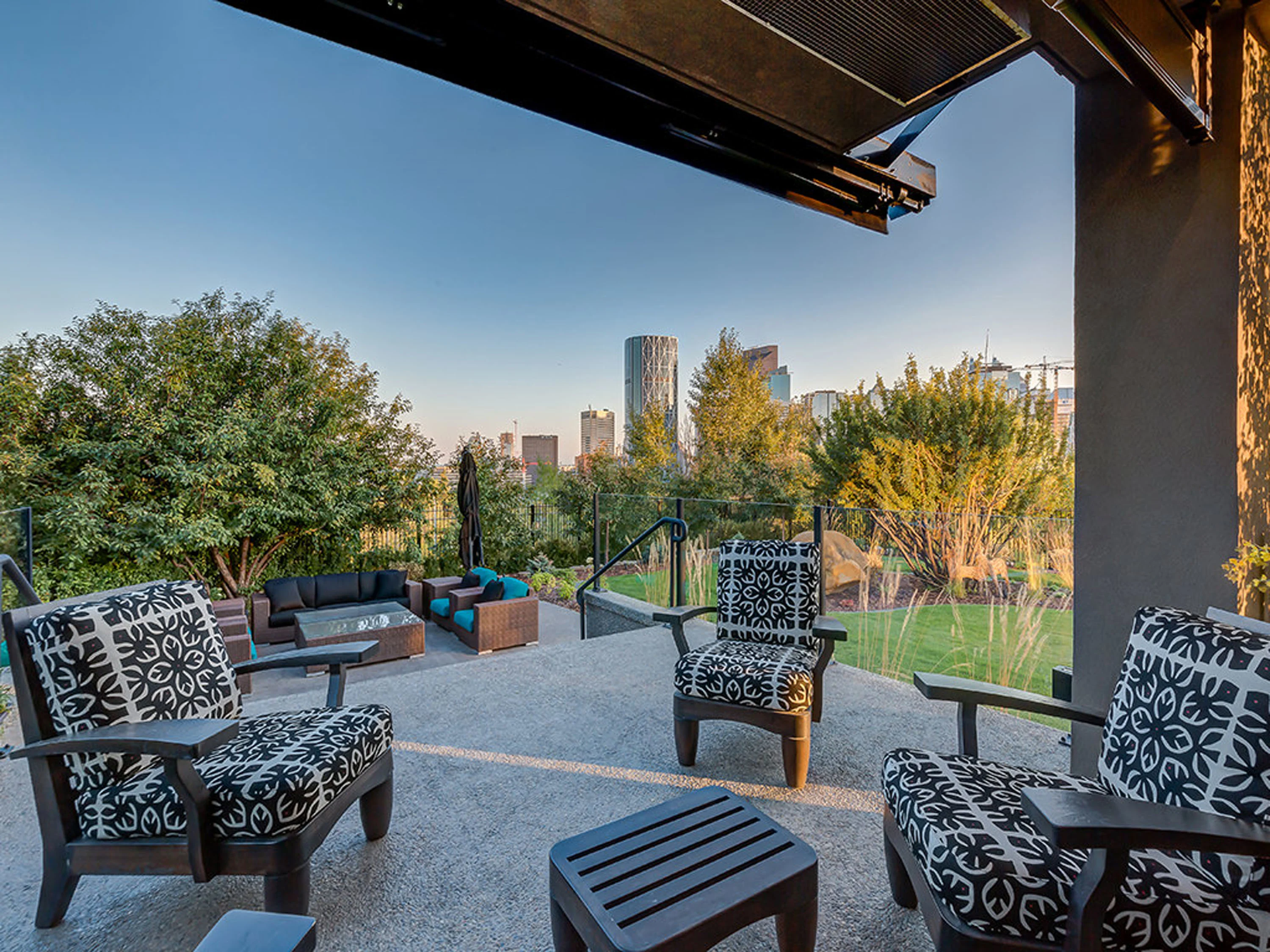 102 Crescent Road NW, Calgary, Alberta T2M 3Z9, Canada - 102-crescent-road-north-west-calgary-alberta-canada52_sf5zlz