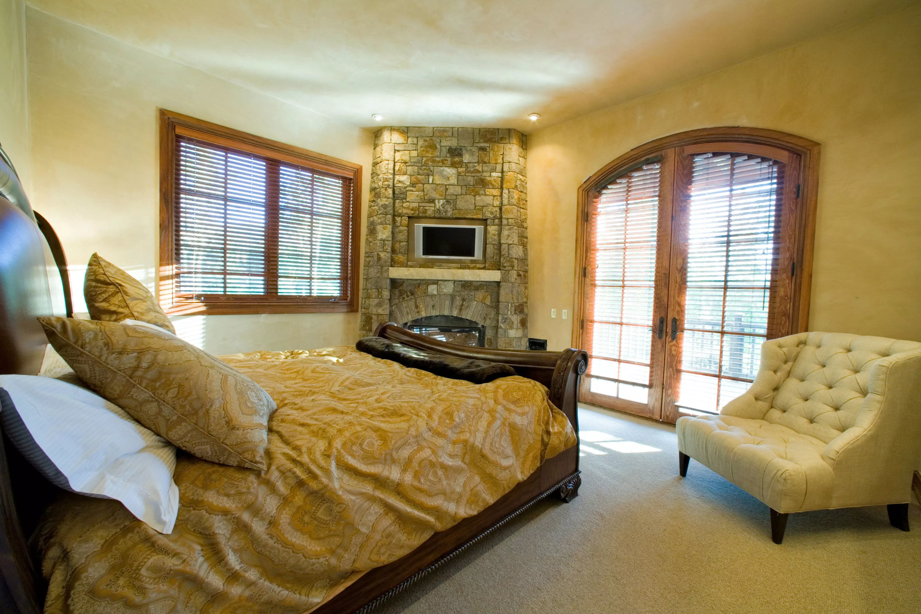 156 Country Club Drive, Telluride, Colorado 81435 - photo-of-cabin-156-seeforever-village-taken-for-stacey-23_rjddxy