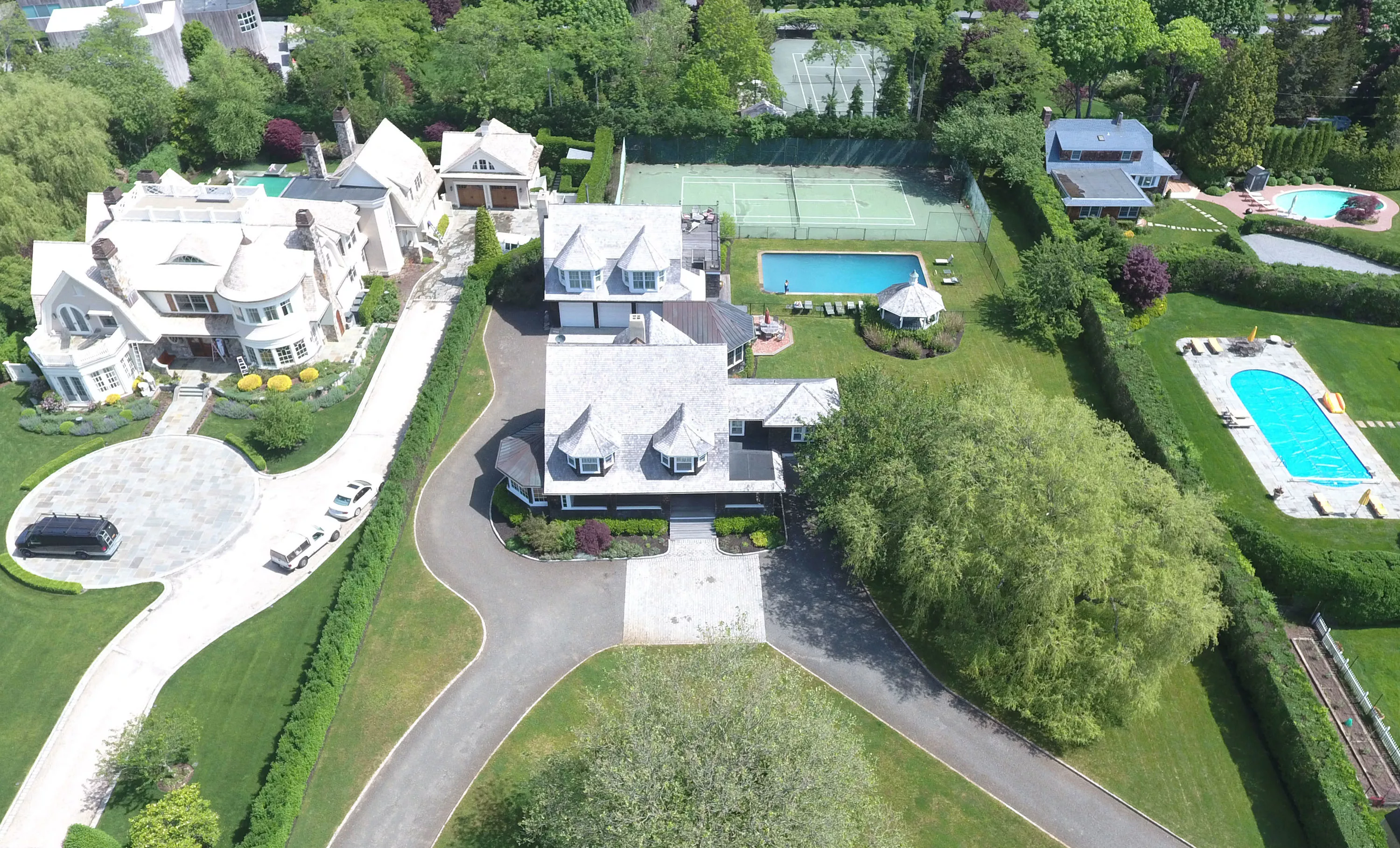 14 Halsey Ave, Westhampton Beach, New York 11978 - 14-halsey-ave-westhampton-beach-ny-03-13-14-52-5252_u4ma1w