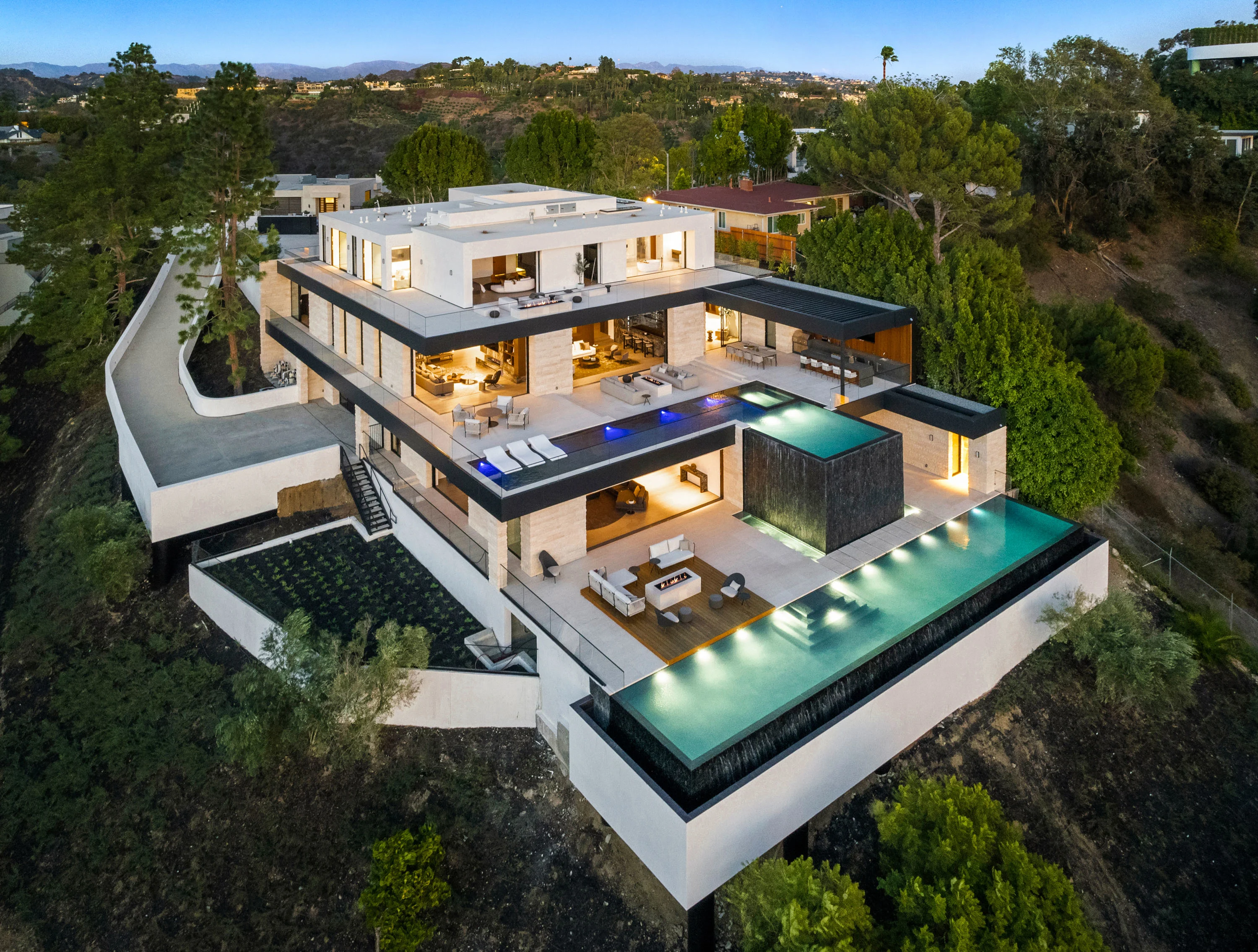 1035 Stradella Road, Bel Air, California 90077 | Concierge Auctions