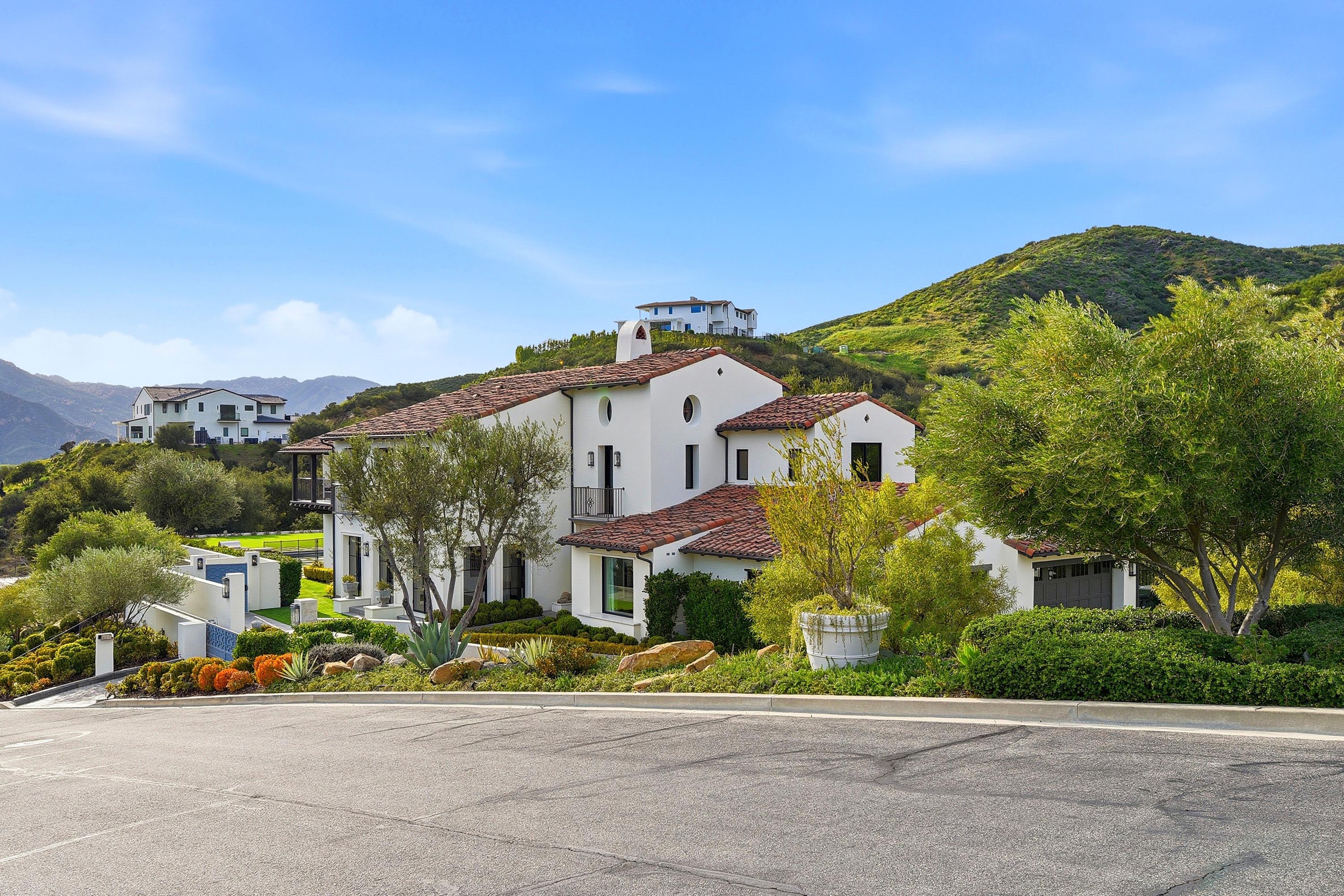 2691 Country Ridge Road | Calabasas, California | Concierge Auctions