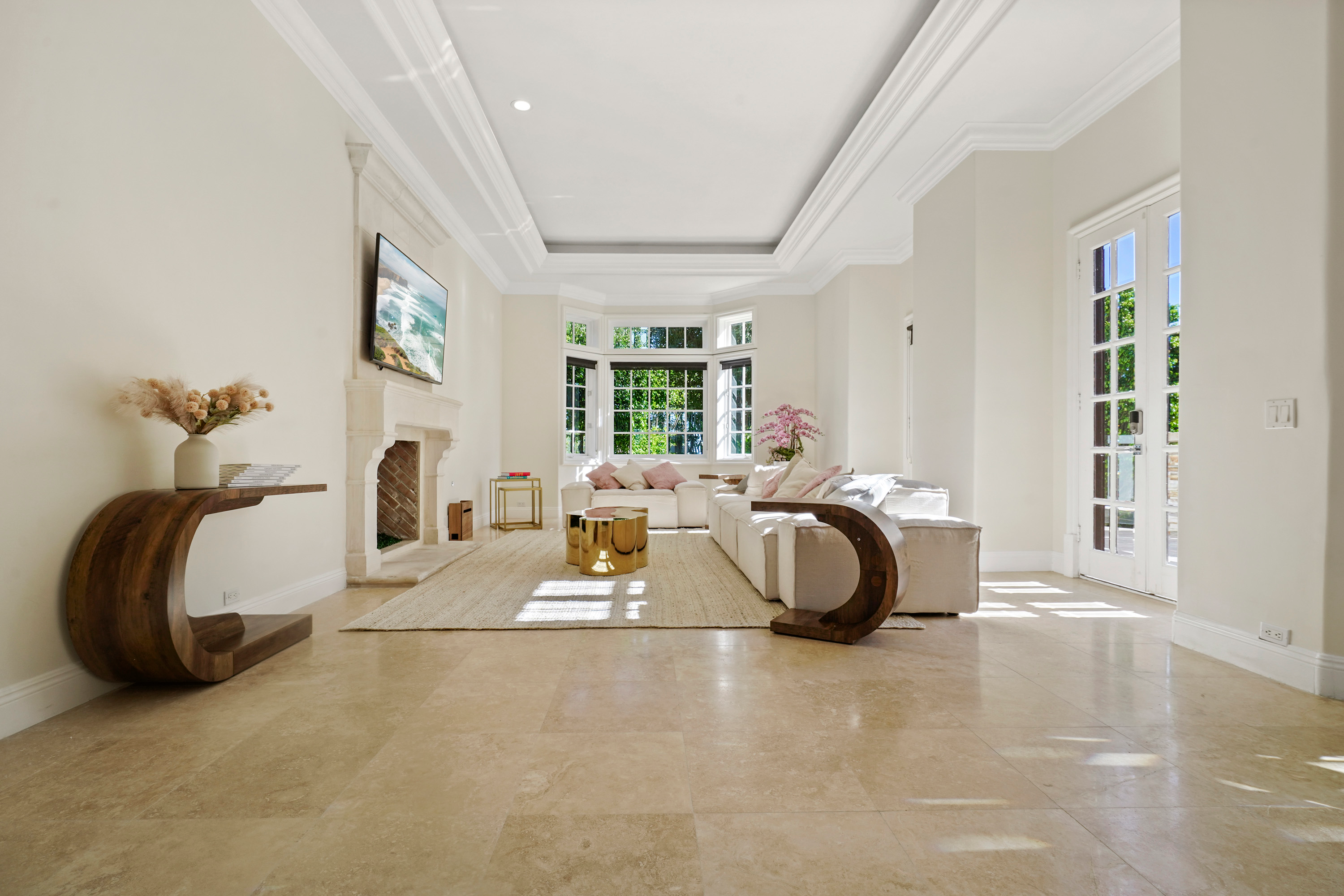 10 13320 Mulholland Drive - Luxury Real Estate - Concierge Auctions