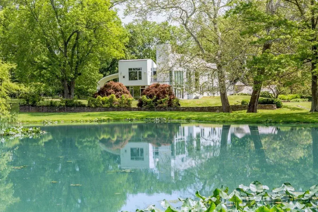 When new and old meet intimate and bold, a one-of-a kind retreat is born. Unrivaled in its beauty and located just 10 minutes from historic Princeton, Sycamore Creek is a tranquil and secluded compound, meticulously renovated to create the ideal blend bet