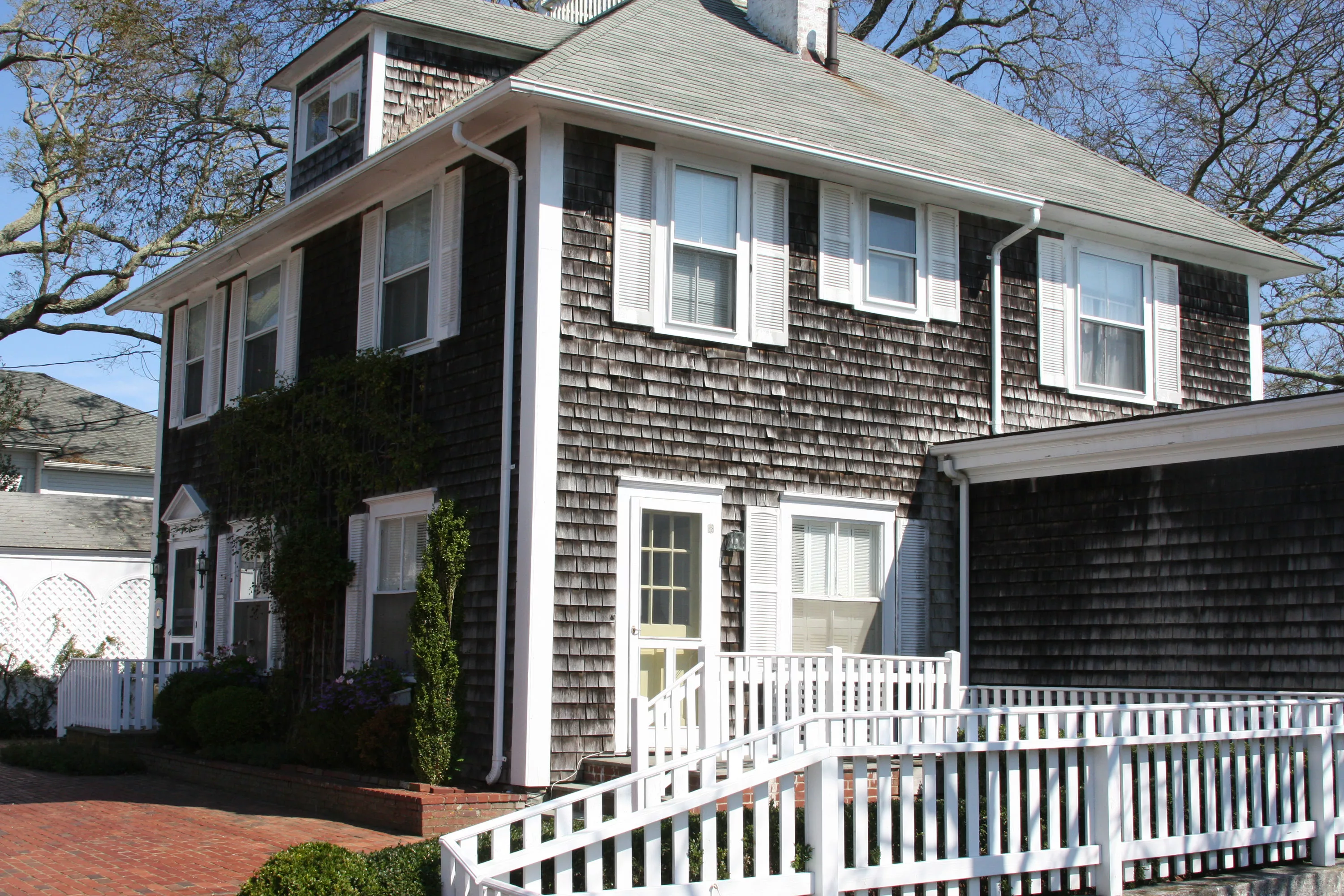 31 S. Water Street, Edgartown, Massachusetts 02530 - front-facade-right-2_tv73cd