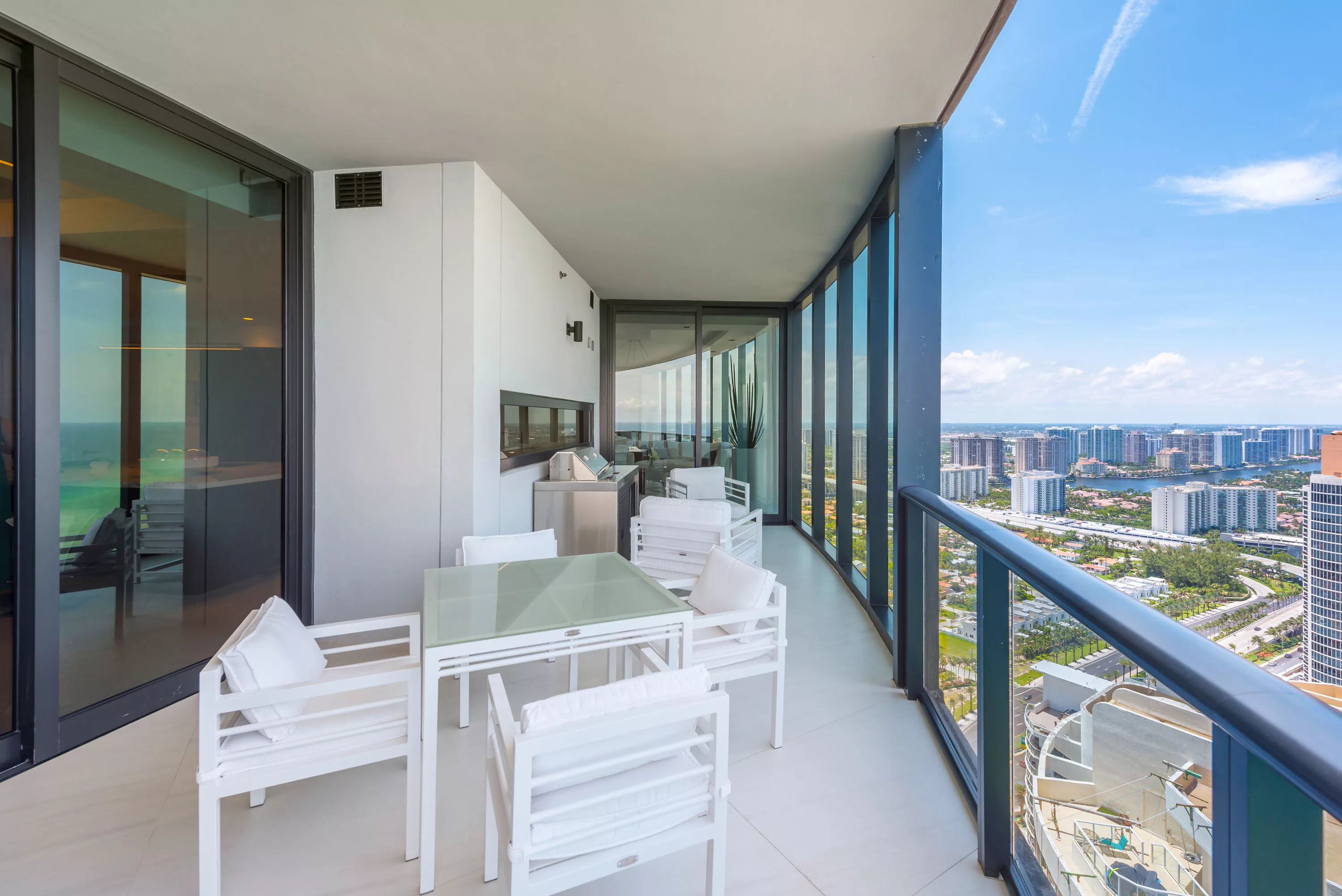 18555 Collins Avenue Apt 3605, Porsche Design Tower, Miami, Florida 33160 - porsche-design-tower-residence-3605-18555-collins-avenue-sunny-isles-beach-florida26_f1mvbl
