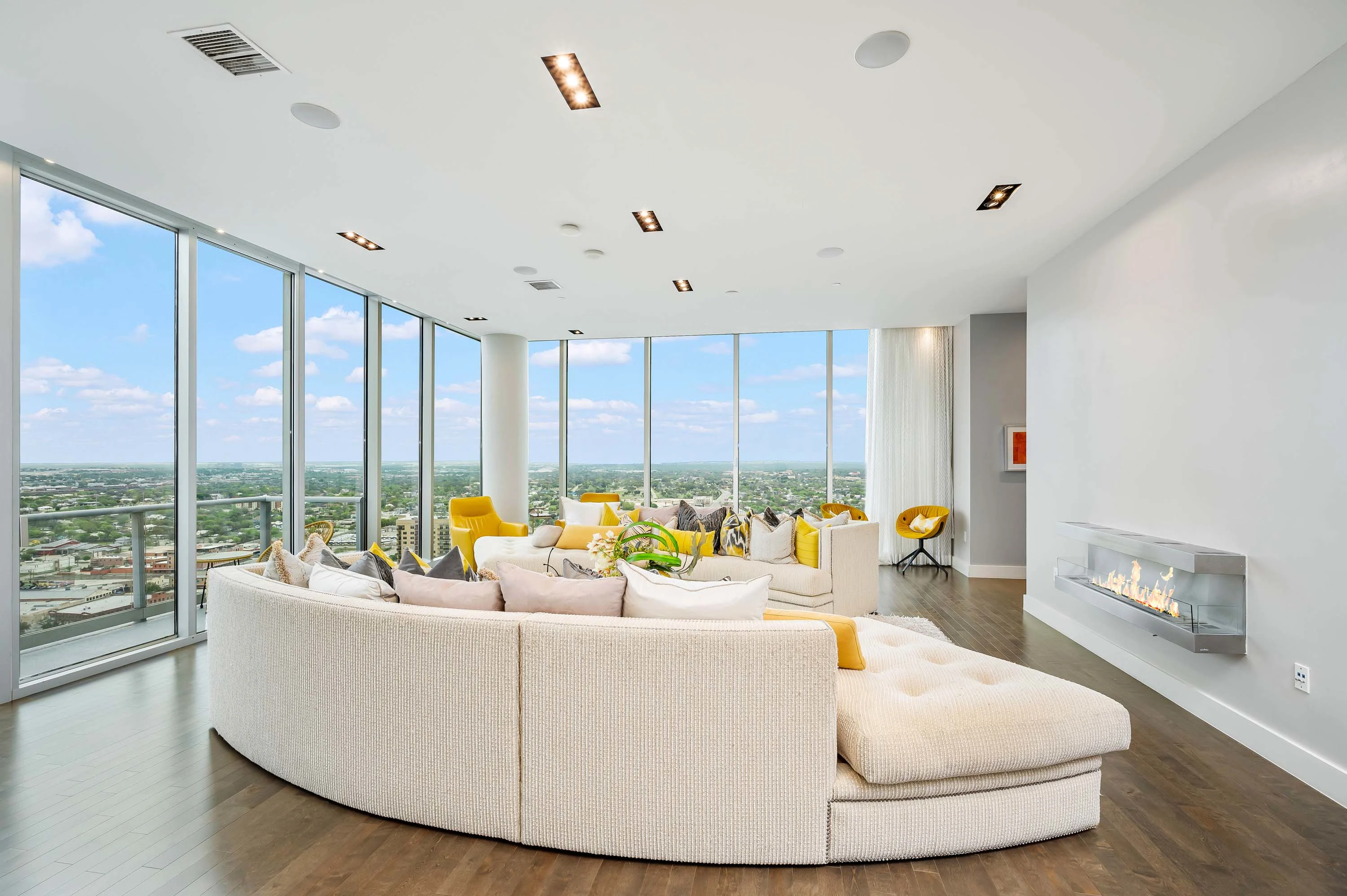 610 E Market St Unit 3305, San Antonio, Texas 78205 - 2_-_610_E_Market_Street_3305_002_mnbewk