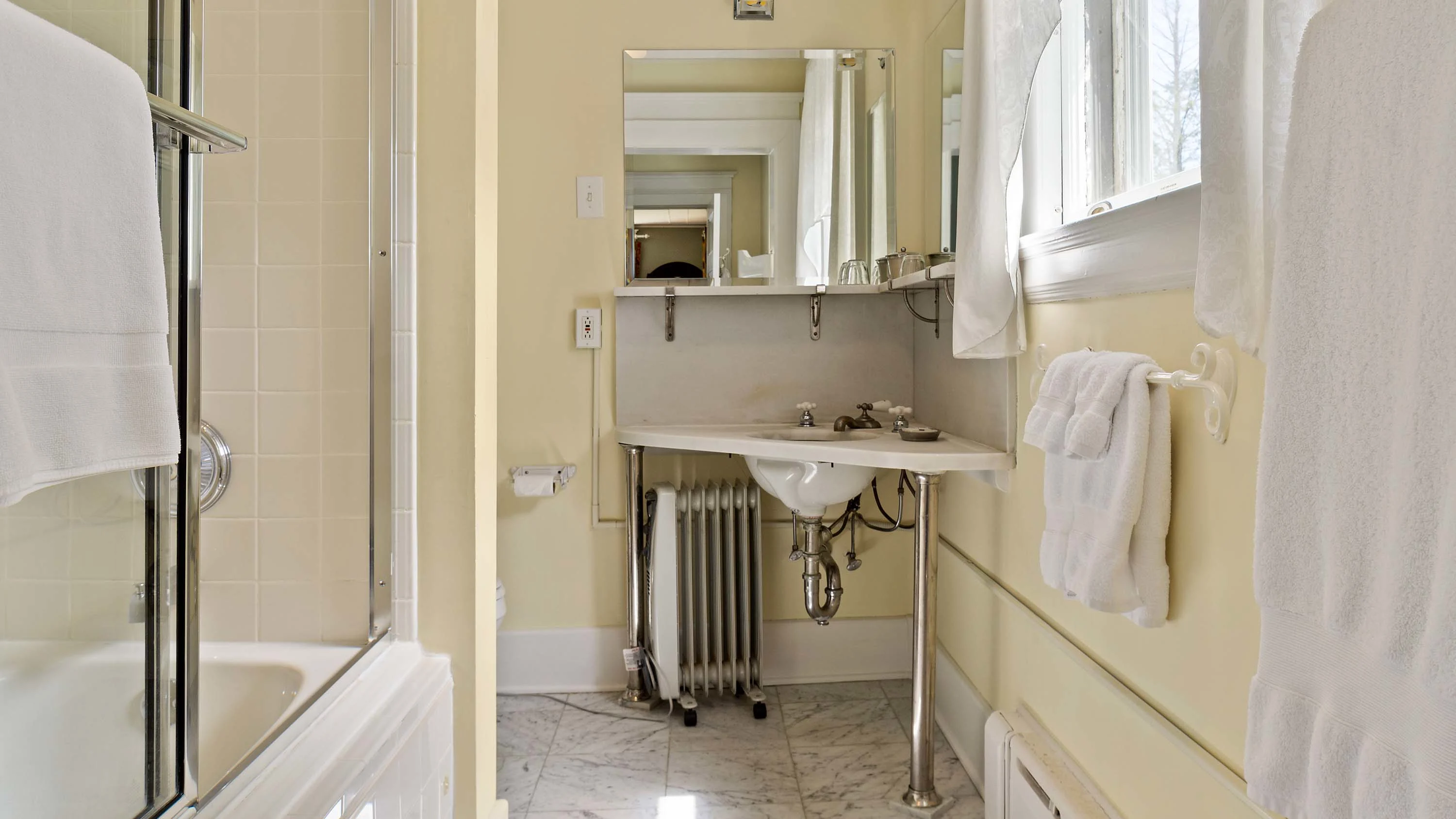 51 Walker Street, The Berkshires, Massachusetts 01240 - gateways-inn-51-walker-street-lenox-massachusetts29_jyphvg