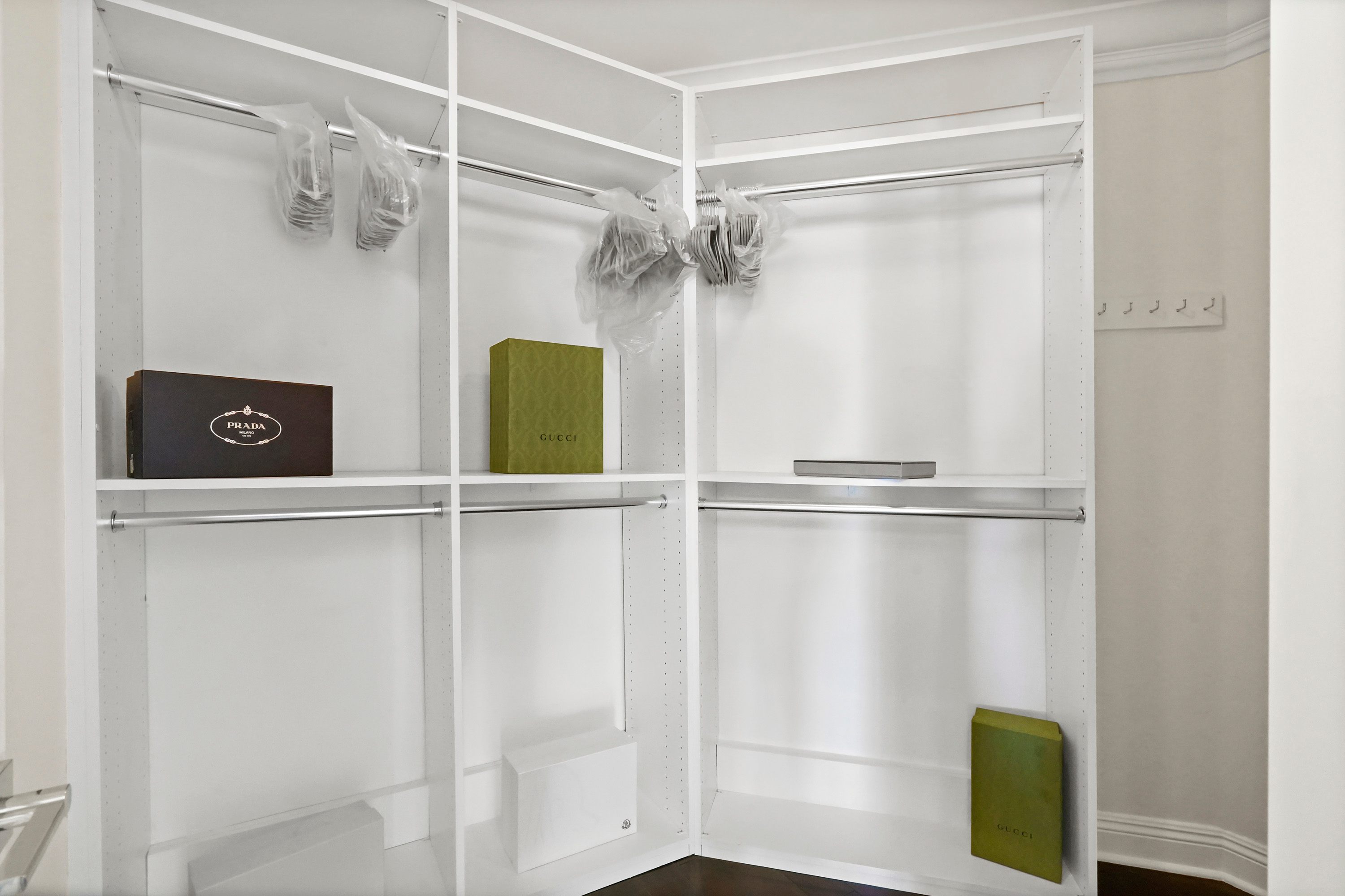 36 13320 Mulholland Drive - Luxury Real Estate - Concierge Auctions