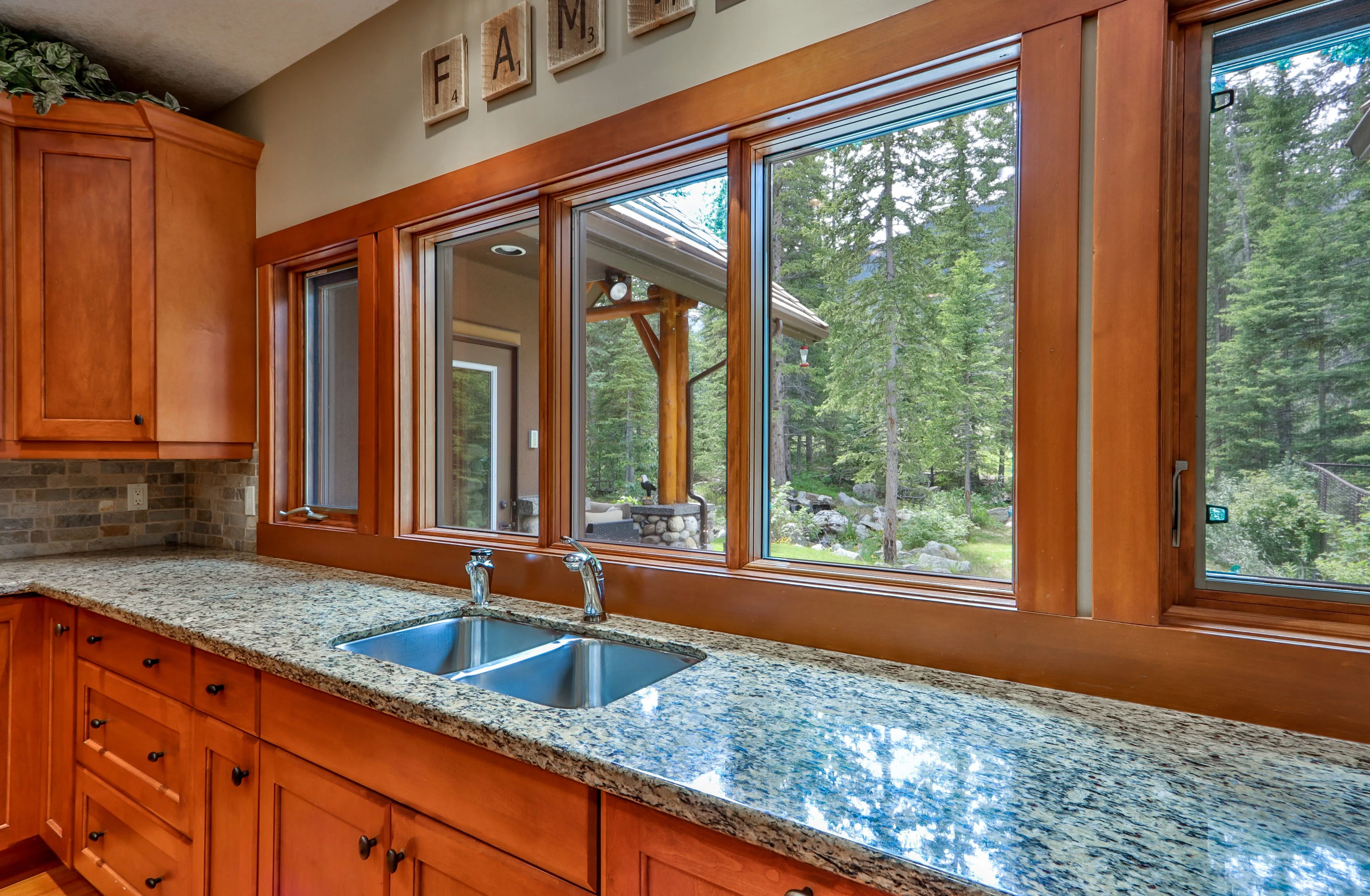 251 Miskow Close, Canmore, Alberta T1W 3G7, Canada - 251-miskow-close-canmore-alberta-canada14_skbpdn