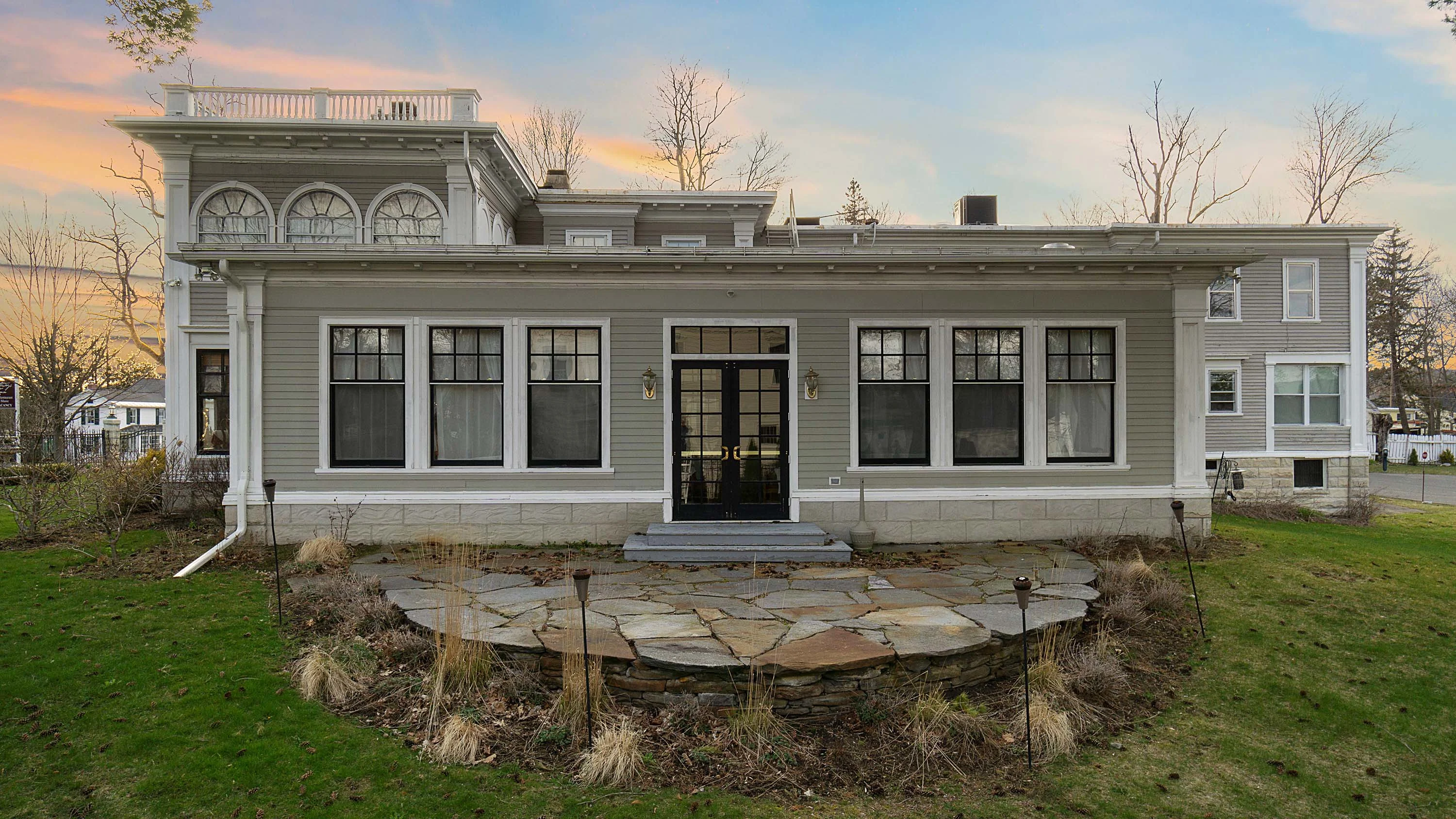 51 Walker Street, The Berkshires, Massachusetts 01240 - gateways-inn-51-walker-street-lenox-massachusetts39_tijcho