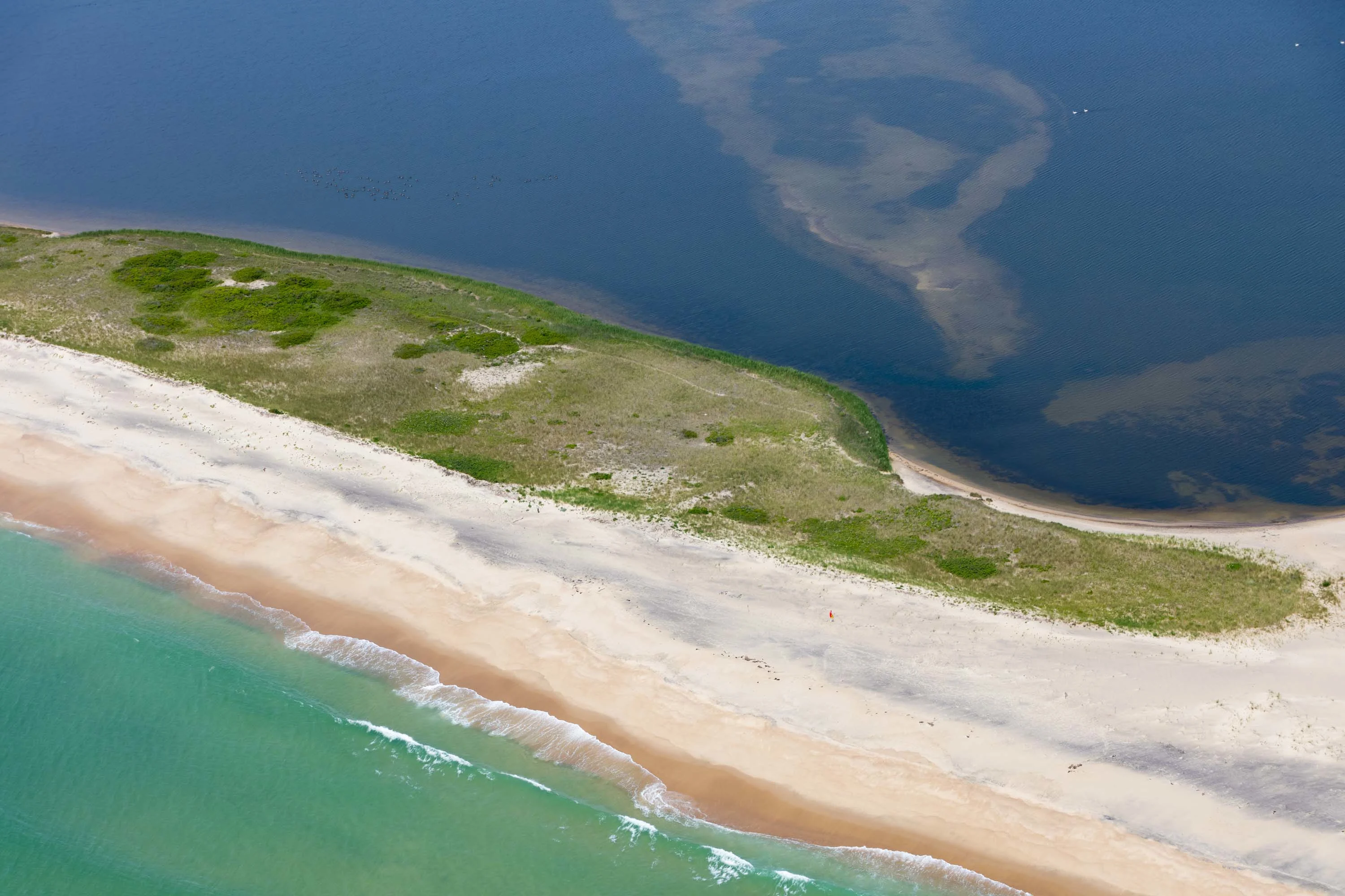Chilmark House | 8 Snail Road, Chilmark, Martha's Vineyard, Massachusetts 02535 - 51_-_access_to_south_shore_beach_over_Chilmark_pond_dbfoio