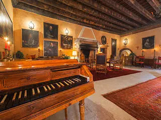 Supporting image for World-renowned artist Wolfgang Amadeus Mozart sits down at a fortepiano and performs a mass he composed before a private audience. Revolution breaks out in Rome, and Pope Pius IX i