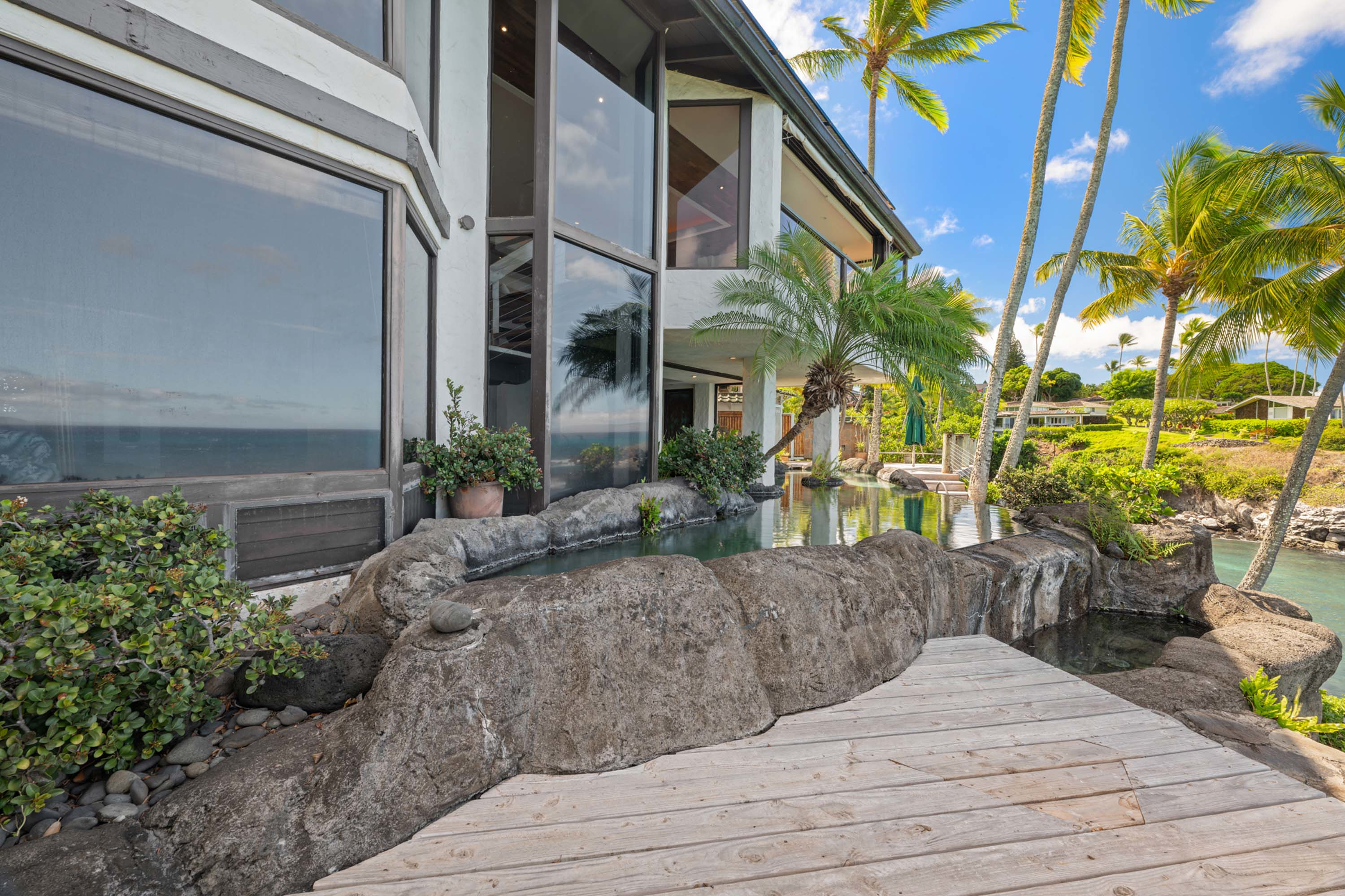 35 5163 and 5157 Lower Honoapiilani Rd, Lahaina, HI 96761 - Luxury Real Estate - Concierge Auctions