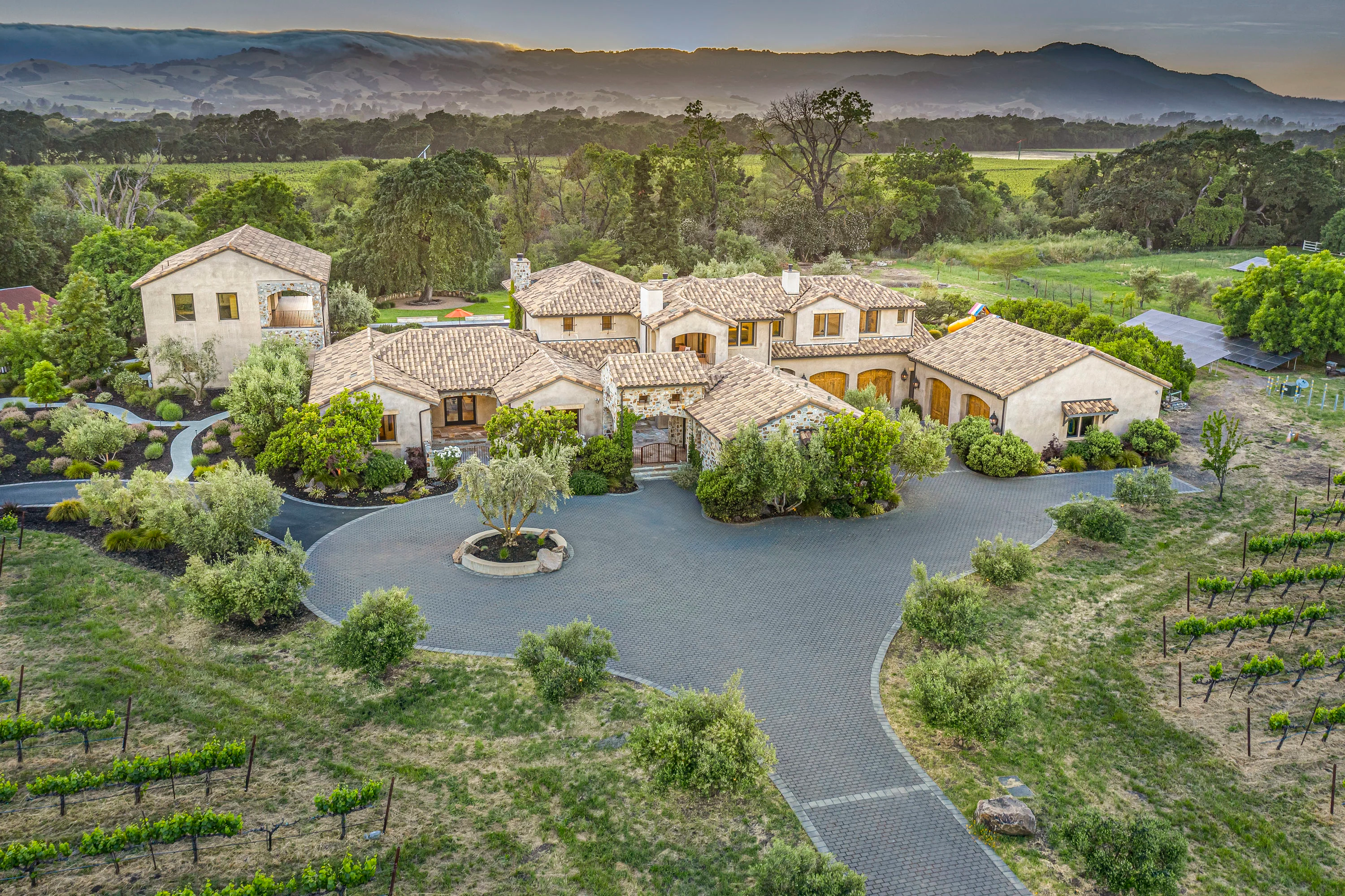 21001 Broadway, Sonoma, California 95476 - 21001_Broadway_01_so9ens
