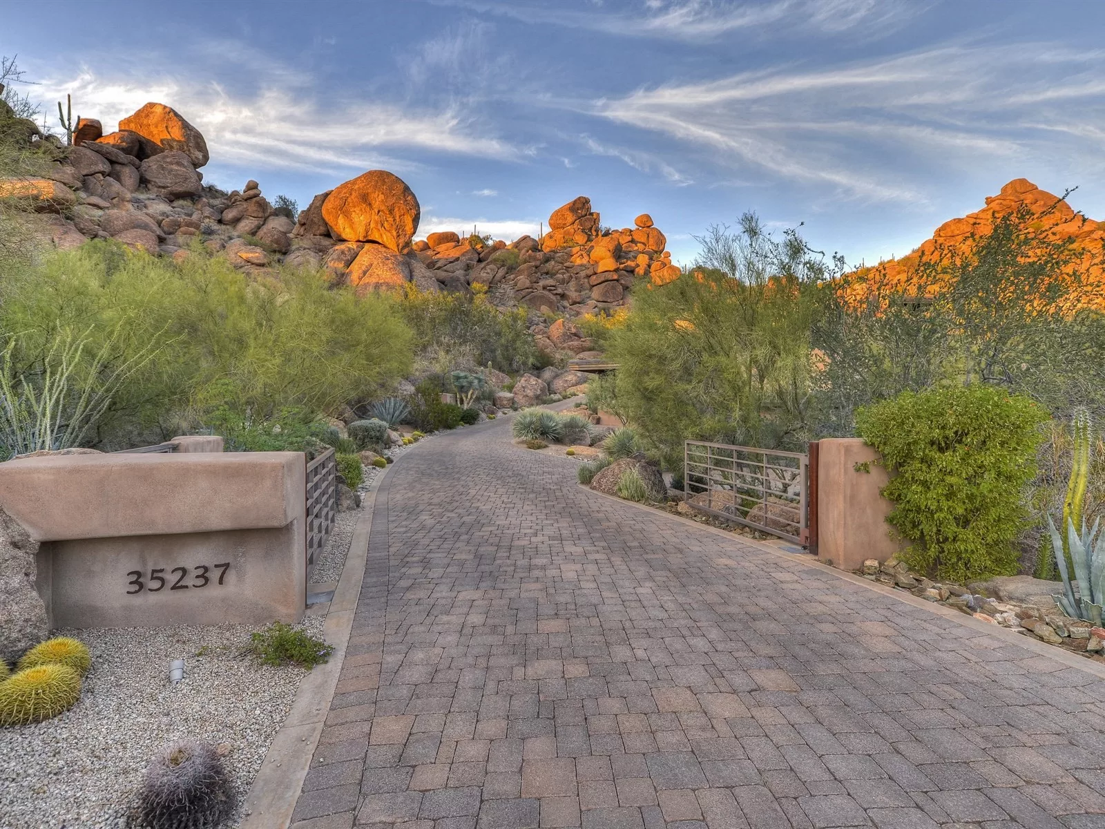 35237 North Ridgeway Dr, Carefree, Arizona 85377 - 35237-North-Ridgeway-Carefree-Arizona00-16-16-09-099_jhjhro