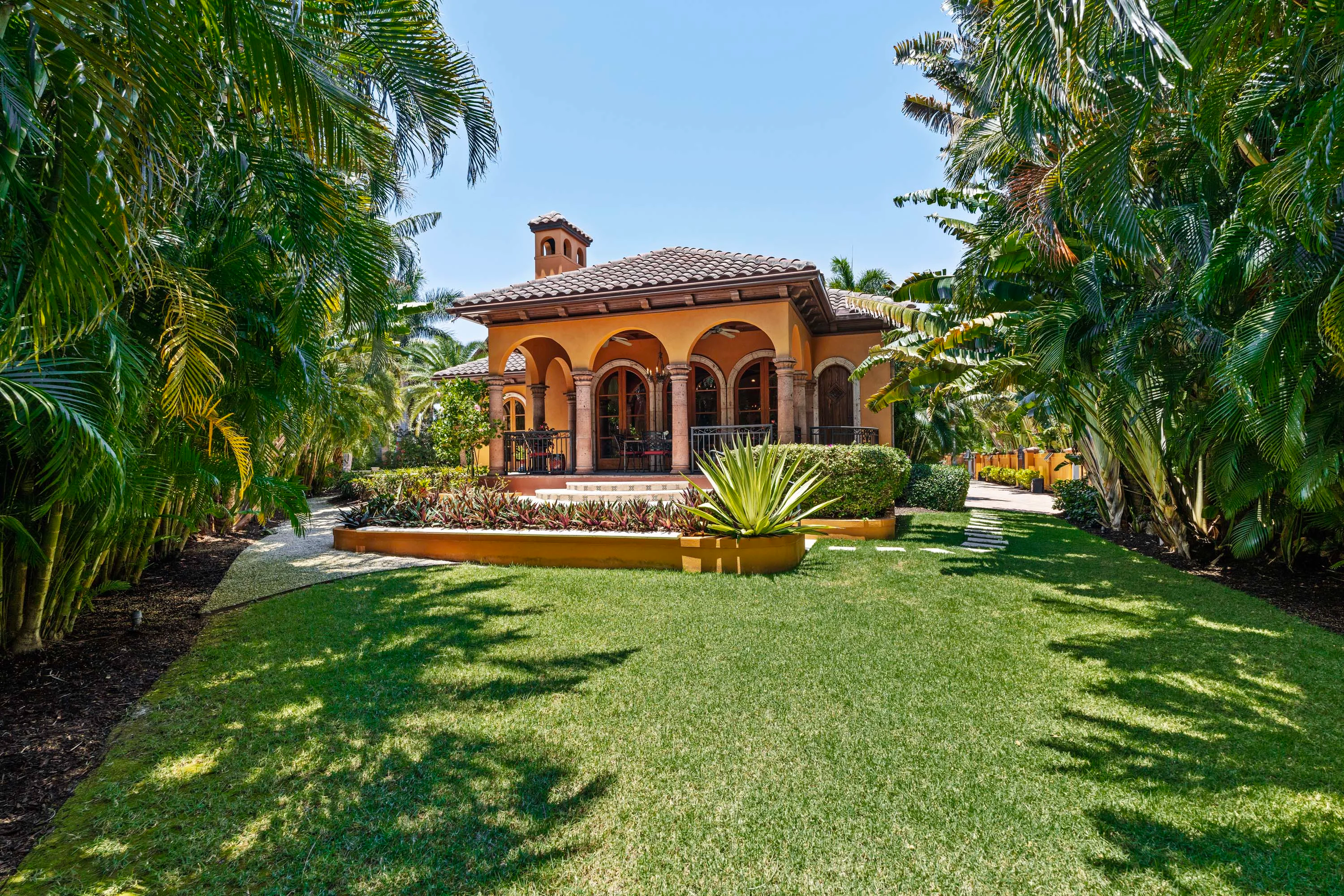 1924 Lincoln Drive, Sarasota, Florida 34236 - 28_-_1924_LNCOLN_RD_HR_ADJ_009_b0mwq7