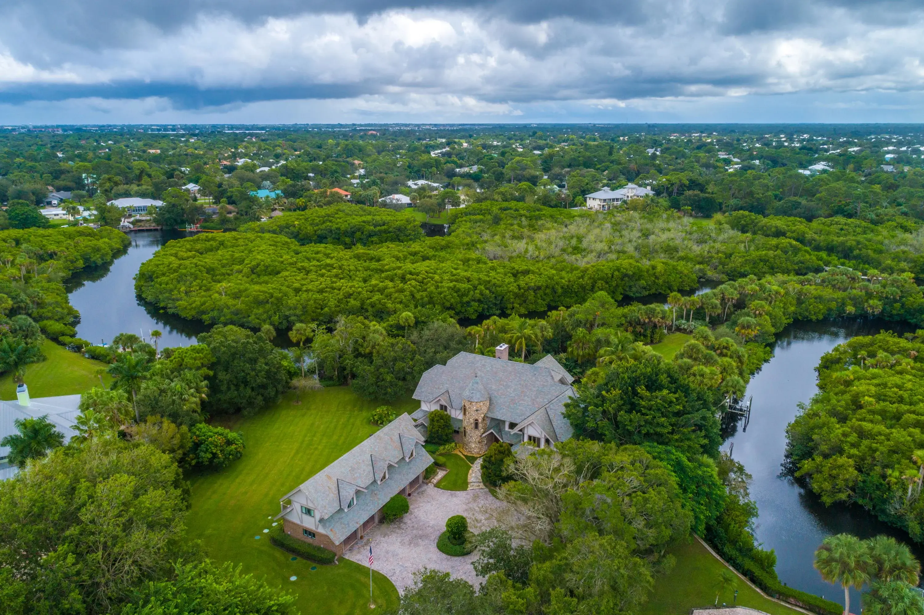 3221 SW Winding Way, Treasure Coast, Florida 34990 - 3221-sw-winding-way-palm-city-florida02_usjlrw