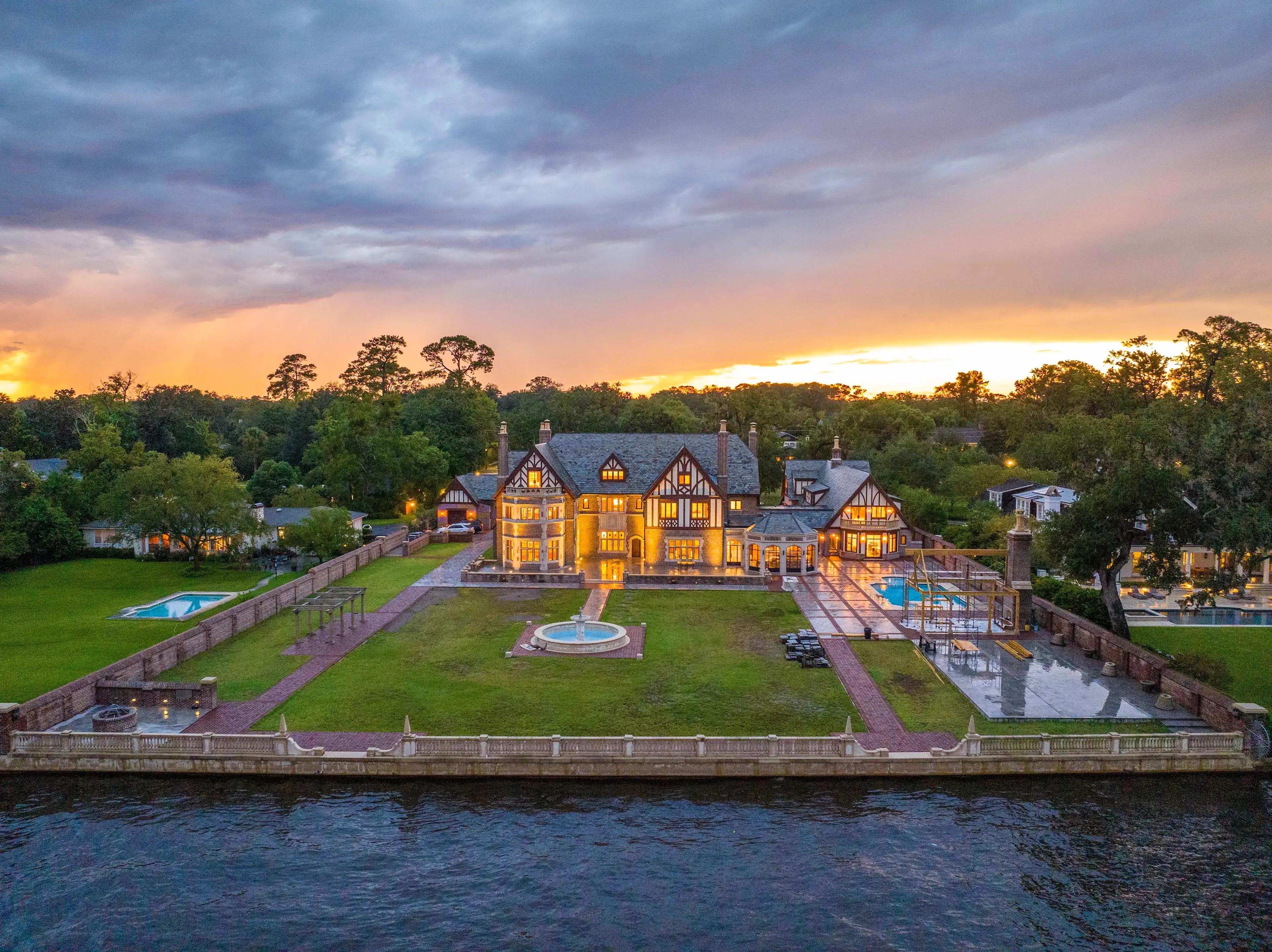 Step back into the Roaring Twenties at this historic Tudor Revival estate, a film backdrop, now beautifully renovated.
