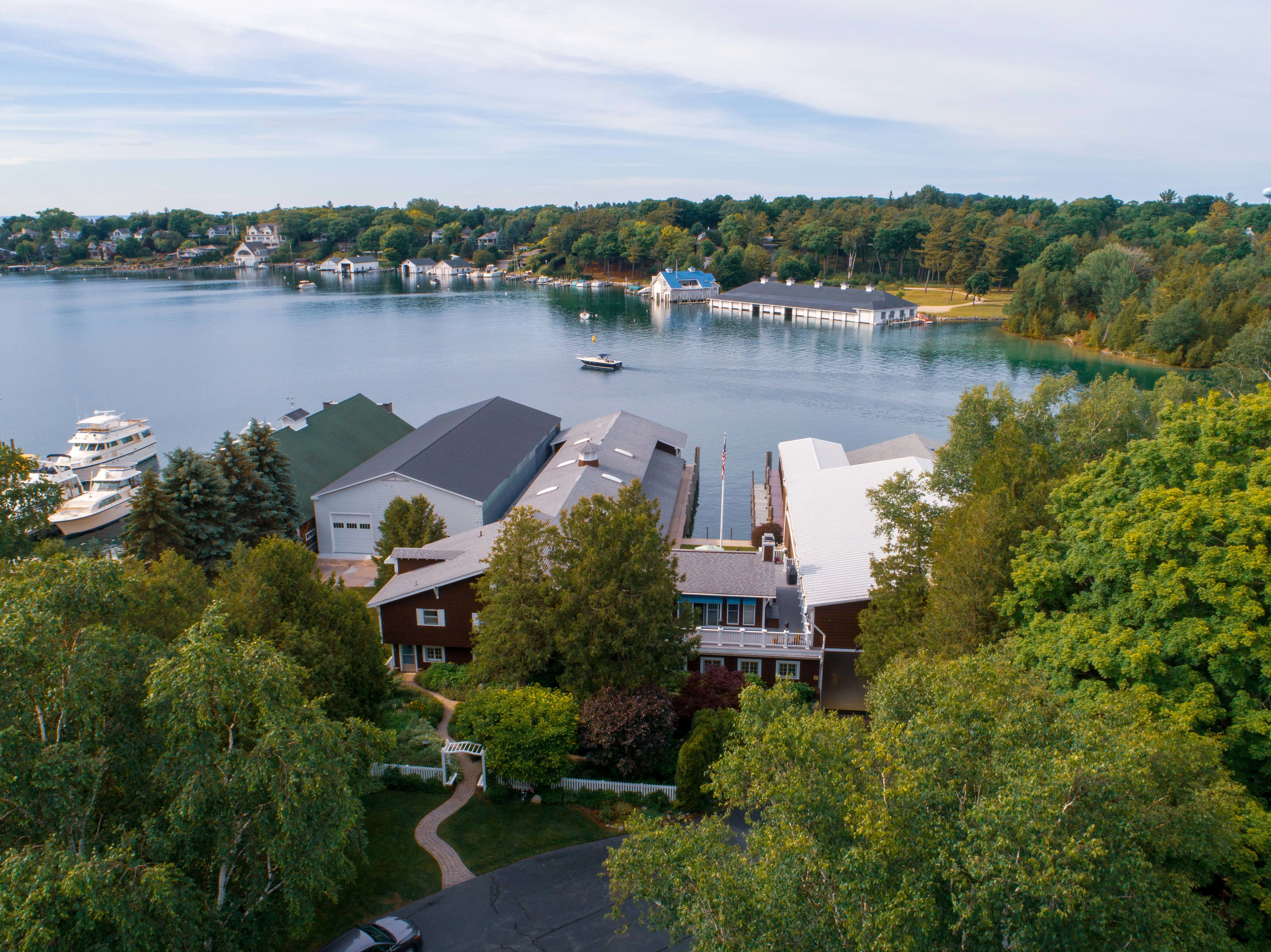 313 and 315 Belvedere Avenue, Charlevoix, Michigan 49720 - belvedere-charlevoix-michigan03_tgnacc