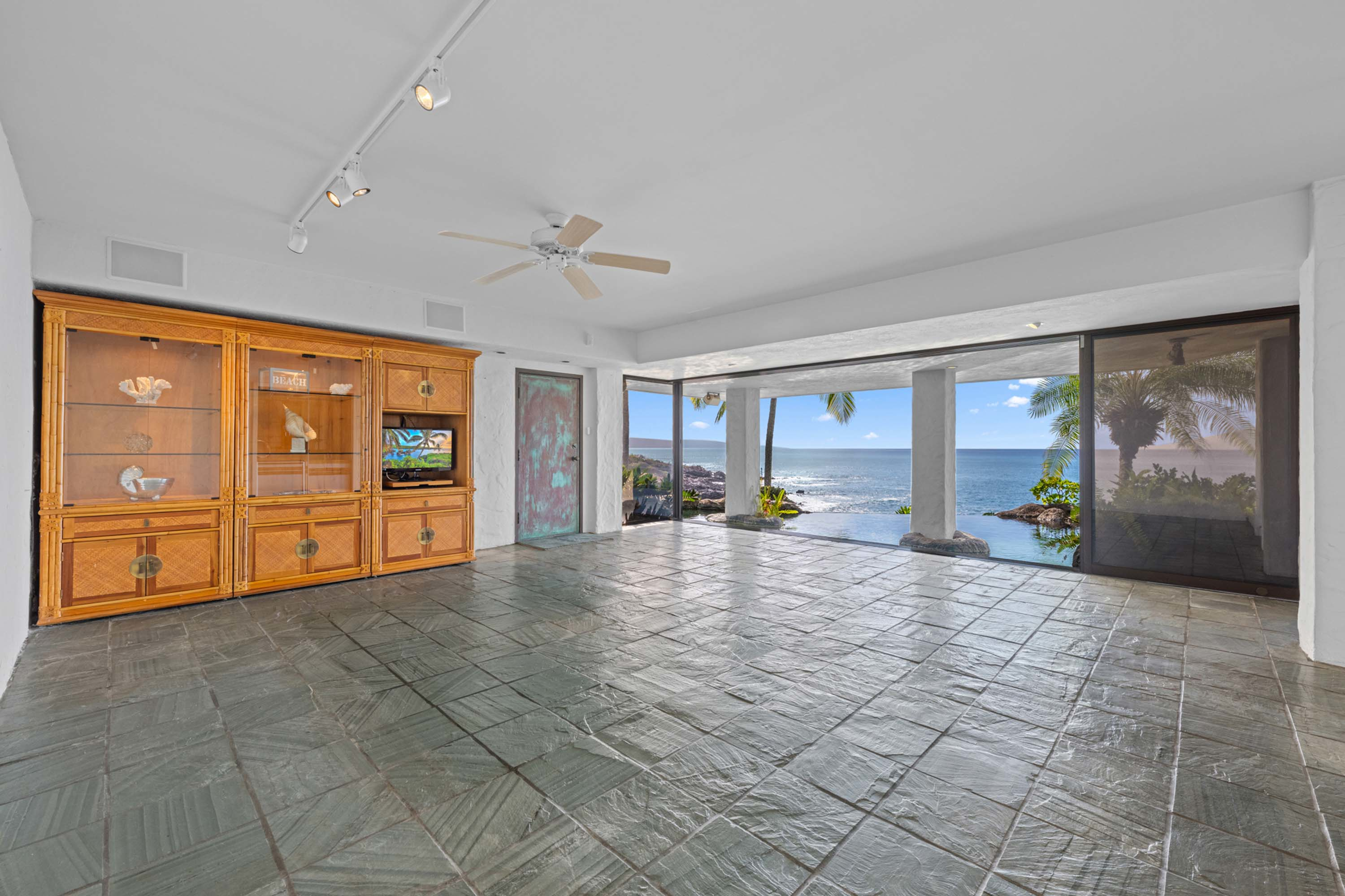 20 5163 and 5157 Lower Honoapiilani Rd, Lahaina, HI 96761 - Luxury Real Estate - Concierge Auctions