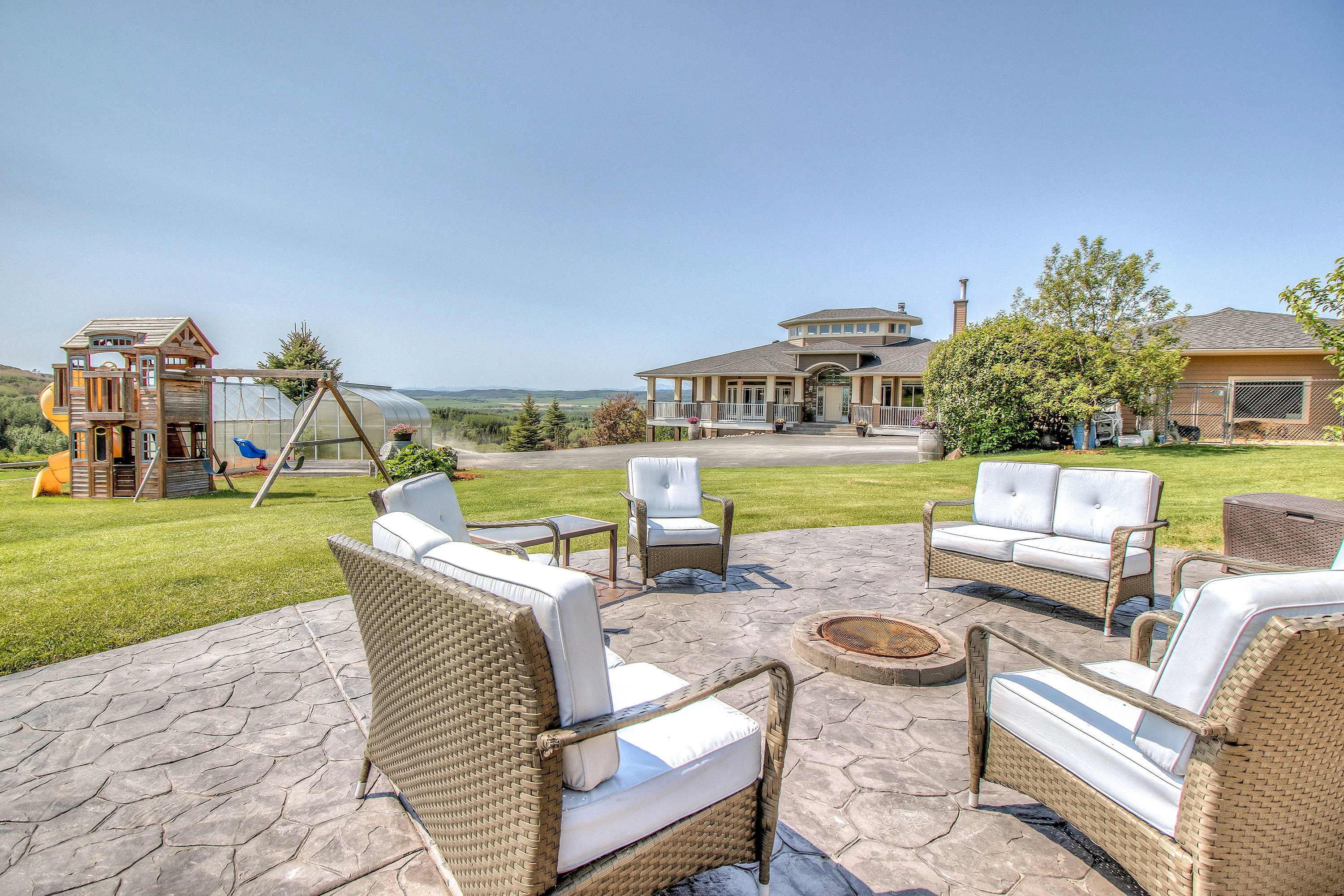 290156 160 Street W, Near Calgary, Alberta T2J 2P9, Canada - 290156-160-street-rural-foothills-county-alberta-canada64_k83f2z