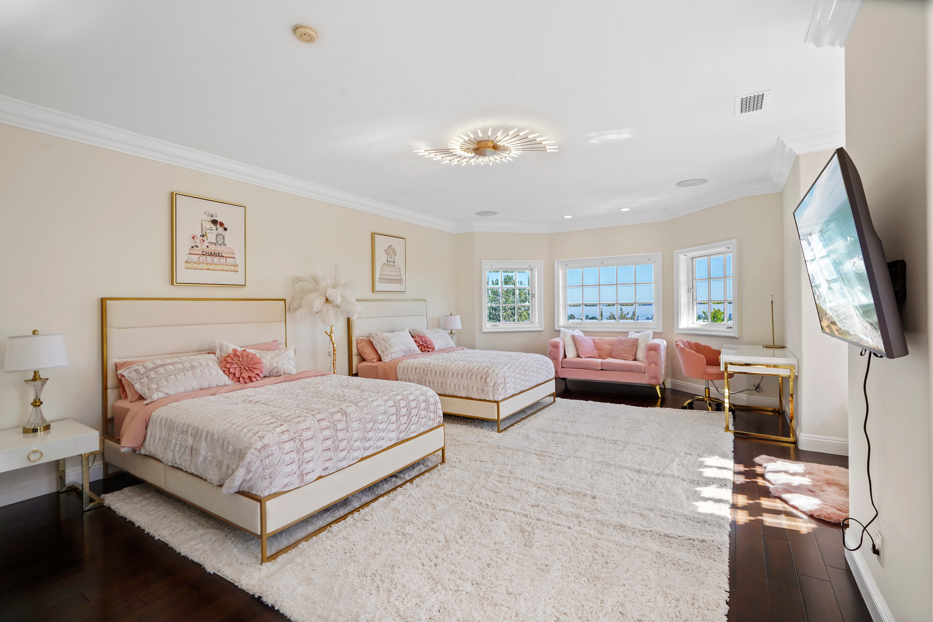 50 13320 Mulholland Drive - Luxury Real Estate - Concierge Auctions