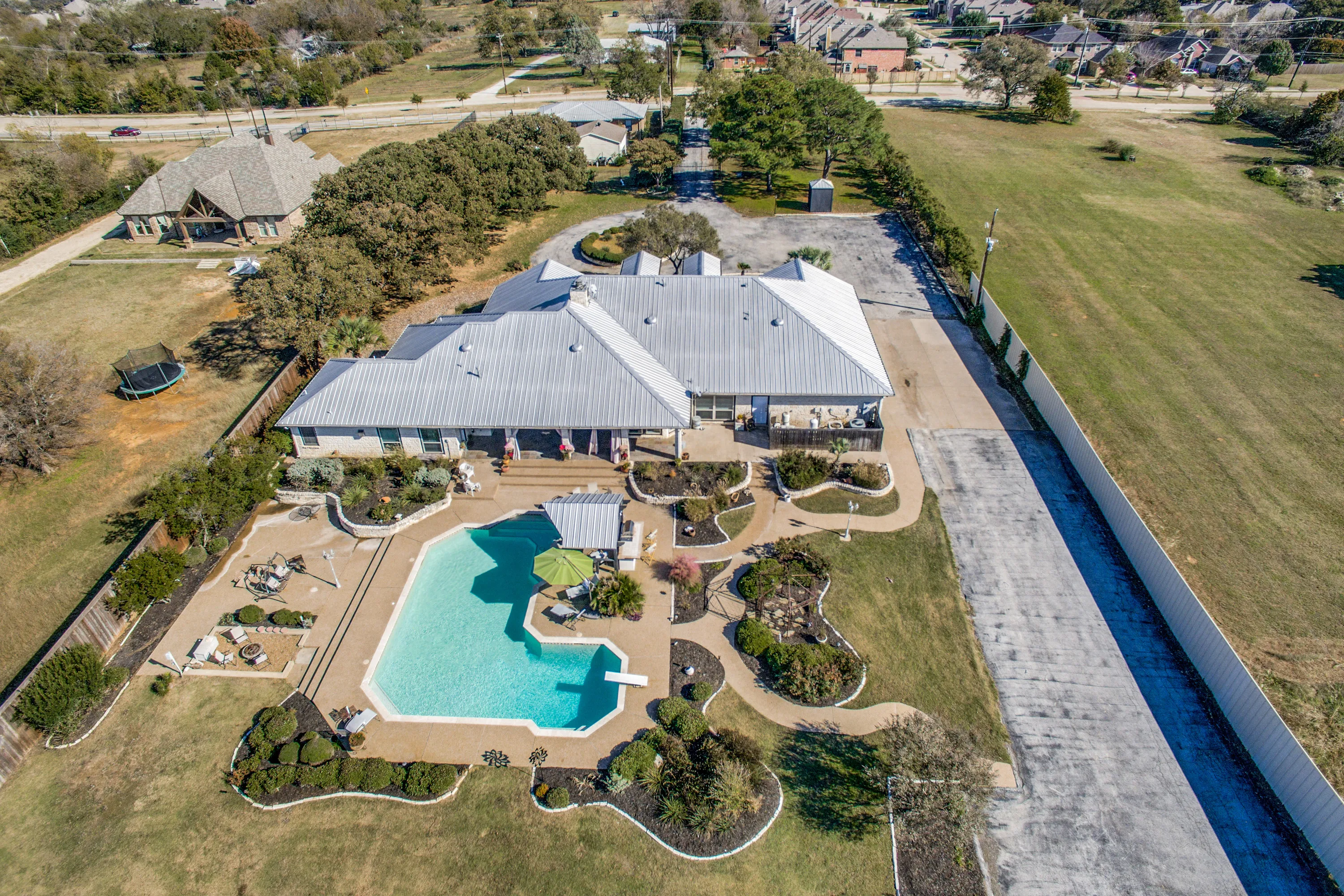 909 Little School Road, Dallas/Fort Worth, Texas 76060 - 909-little-school-road-kennedale-texas35_jnjrfi