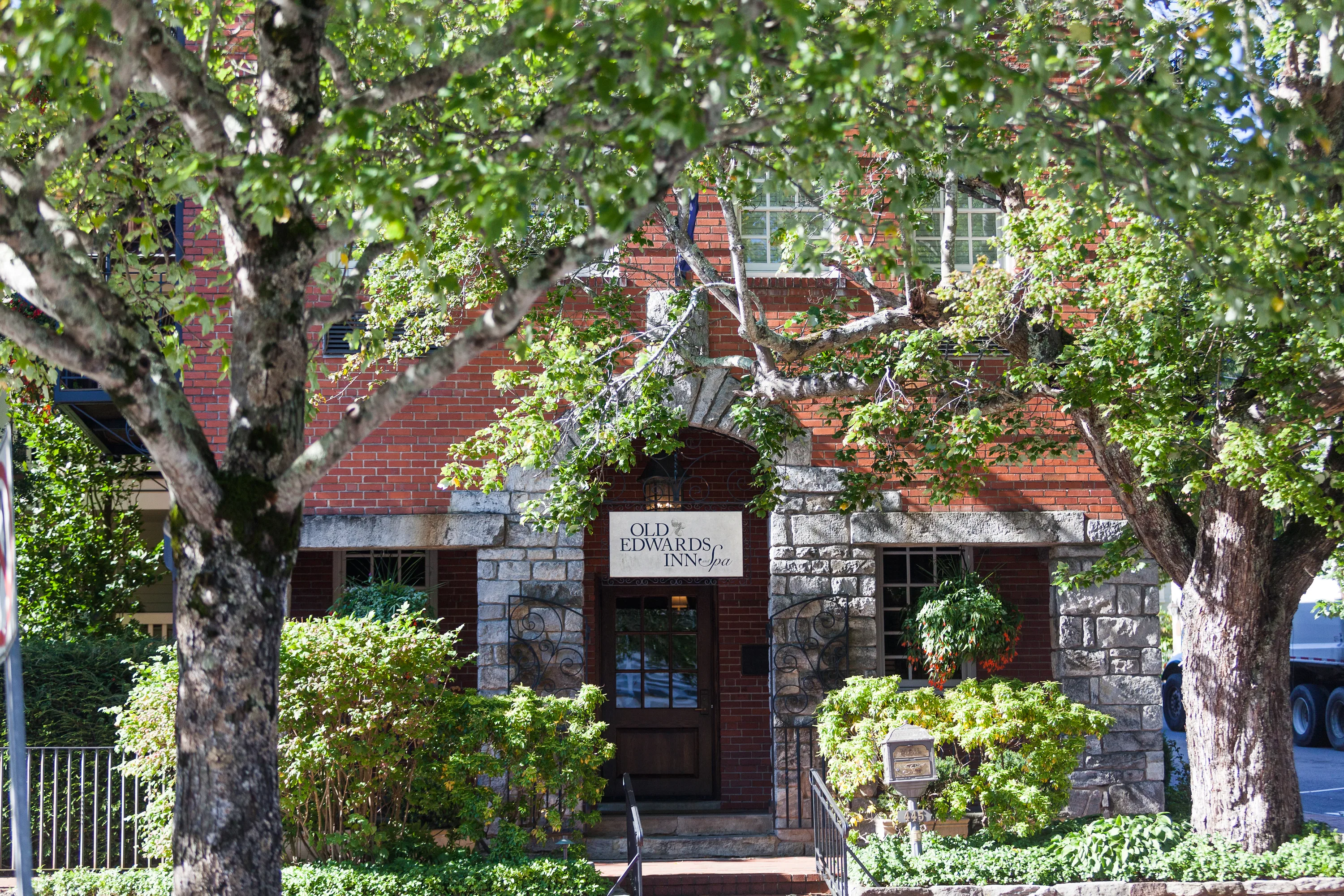 81-83 & 84-86 Double Branch Road, Highlands, North Carolina 28717 - 81-86-double-branch-road-highlands-north-carolina13_ny60ow