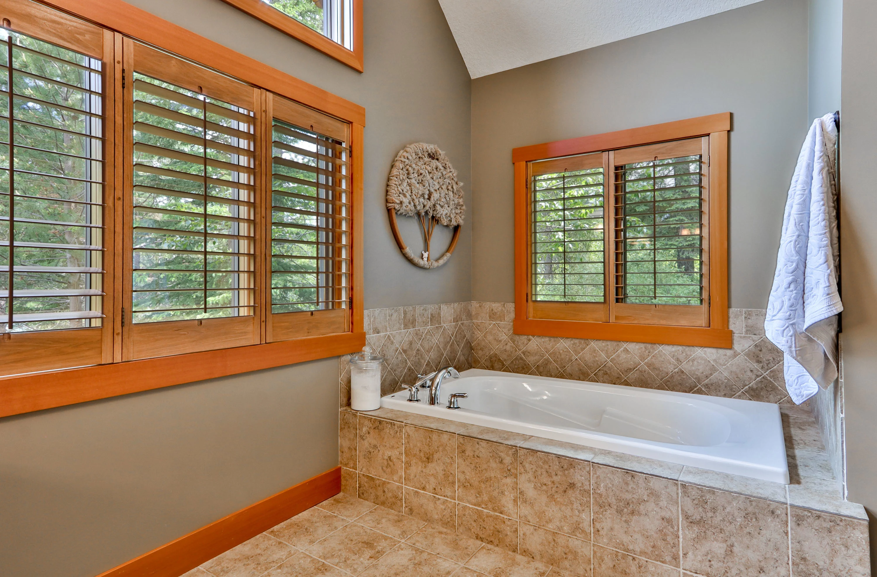251 Miskow Close, Canmore, Alberta T1W 3G7, Canada - 251-miskow-close-canmore-alberta-canada10_ie8zyr