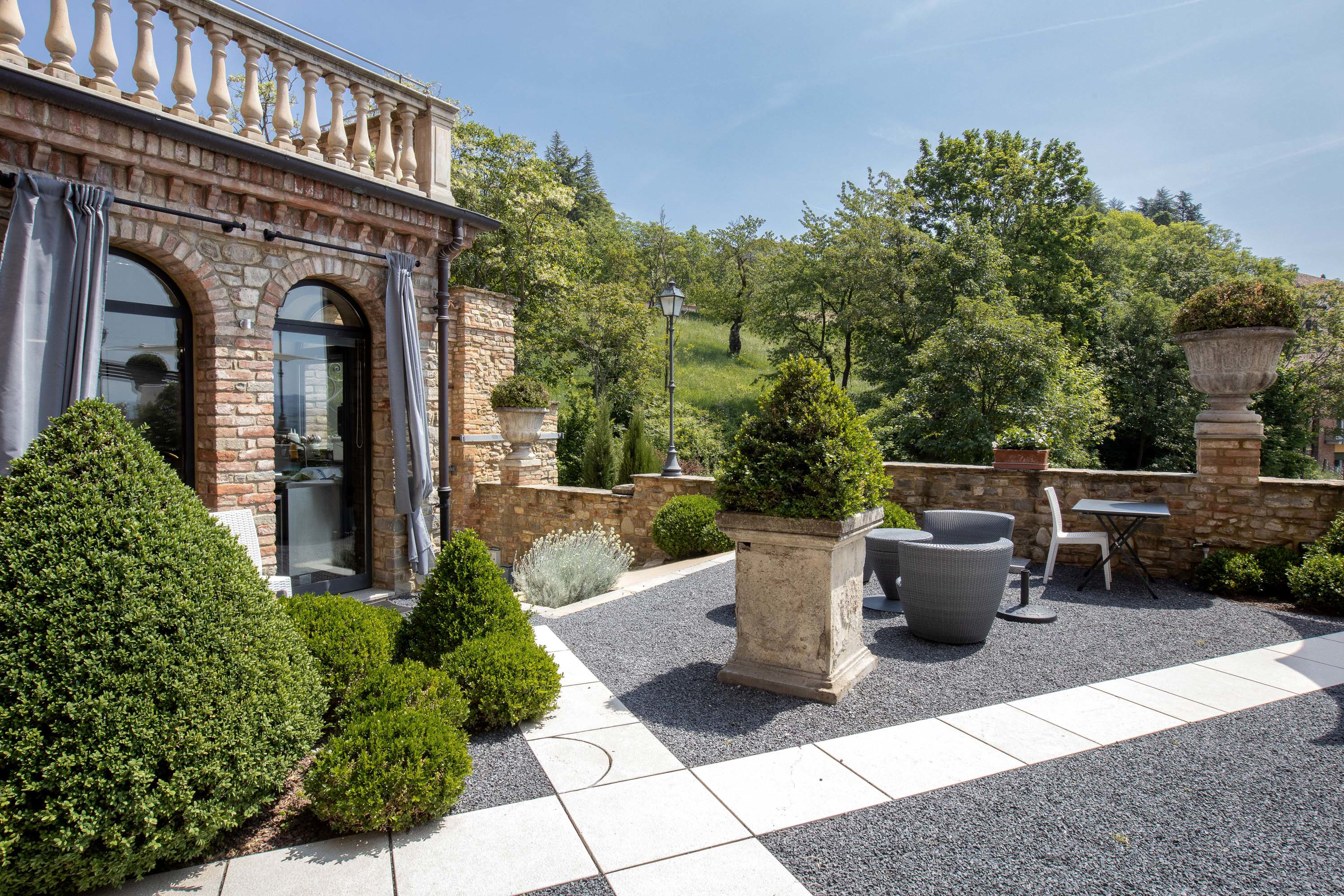 06 Palazzo Martinengo, Via Cavour 10 , & 10A, & 12, Monforte d-Alba, Barolo, 12065 Italy - Luxury Real Estate - Concierge Auctions