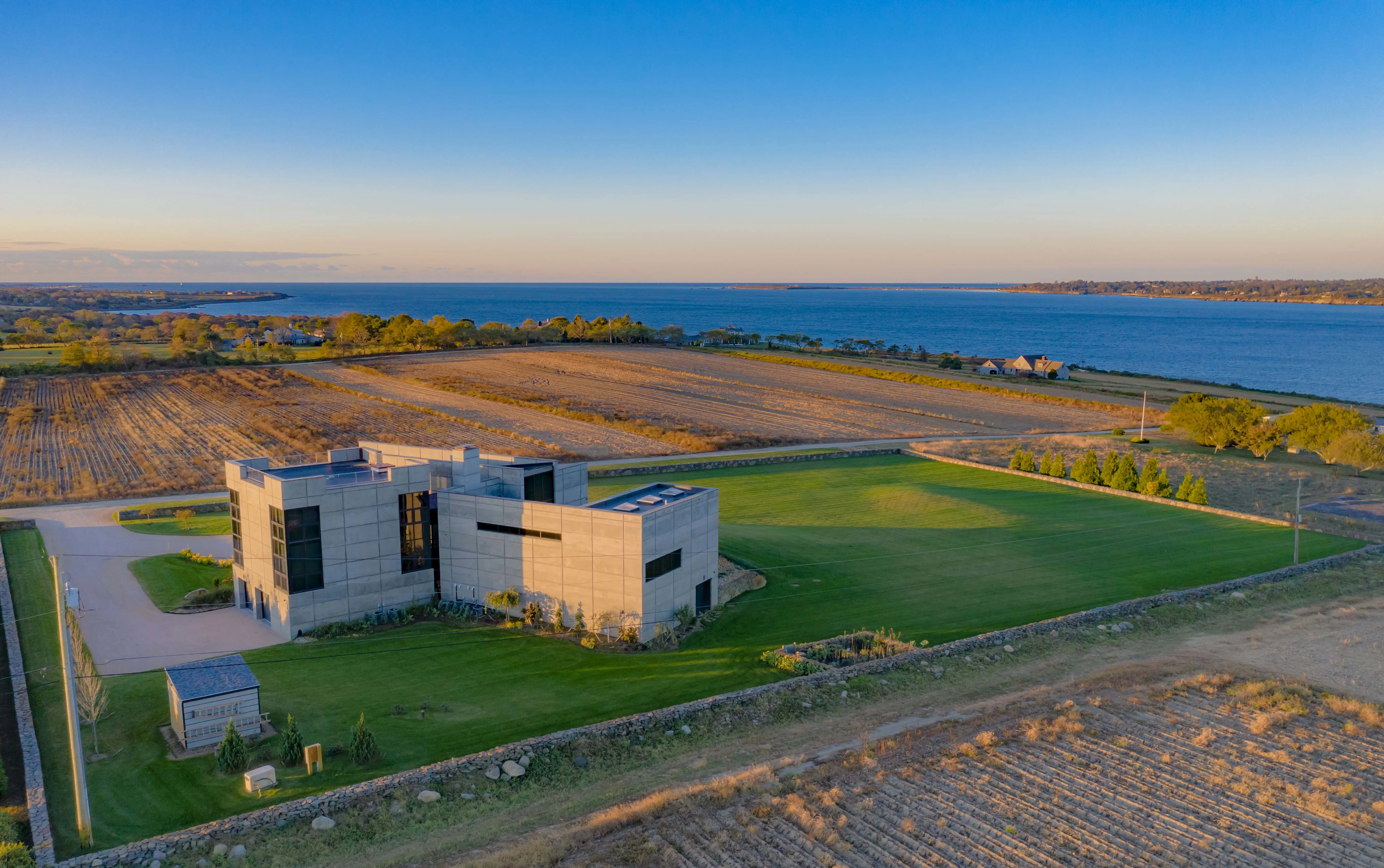 155 D West Main Road, Little Compton, Rhode Island 02837 - brutaliste-sur-mer-little-compton-rhode-island_03_teqocf