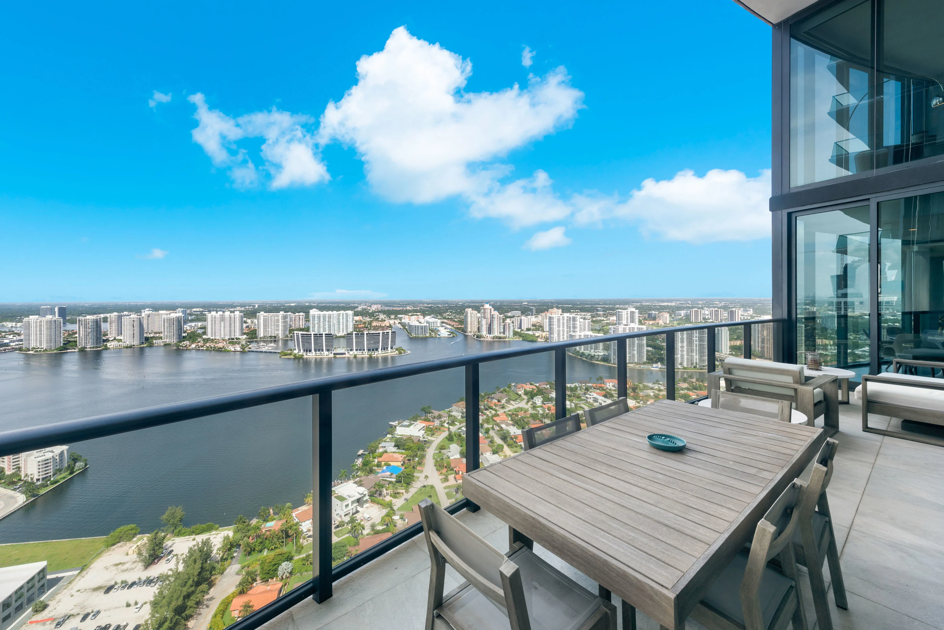 18555 Collins Ave, Apt 4603, Porsche Design Tower, Miami, Florida 33160 - 18555-collins-avenue-apartment-4603-sunny-isles-beach-florida38_hppmab