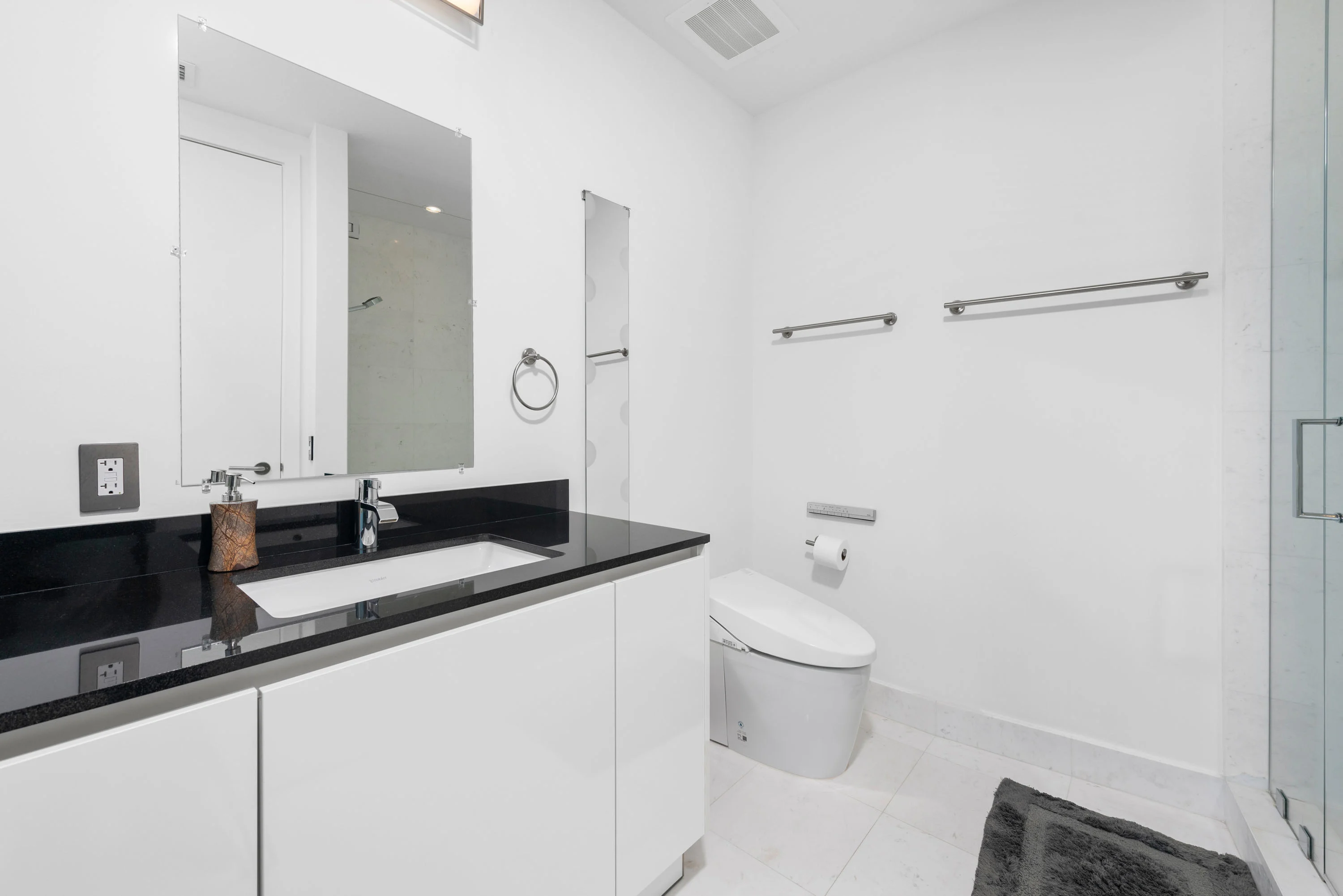 18555 Collins Ave, Apt 4603, Porsche Design Tower, Miami, Florida 33160 - 18555-collins-avenue-apartment-4603-sunny-isles-beach-florida32_bca88x
