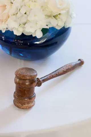 Supporting image for In any real estate purchase, closing costs vary from transaction to transaction, and from state to state. That’s the case at a luxury real estate auction as well. Potential buyers 