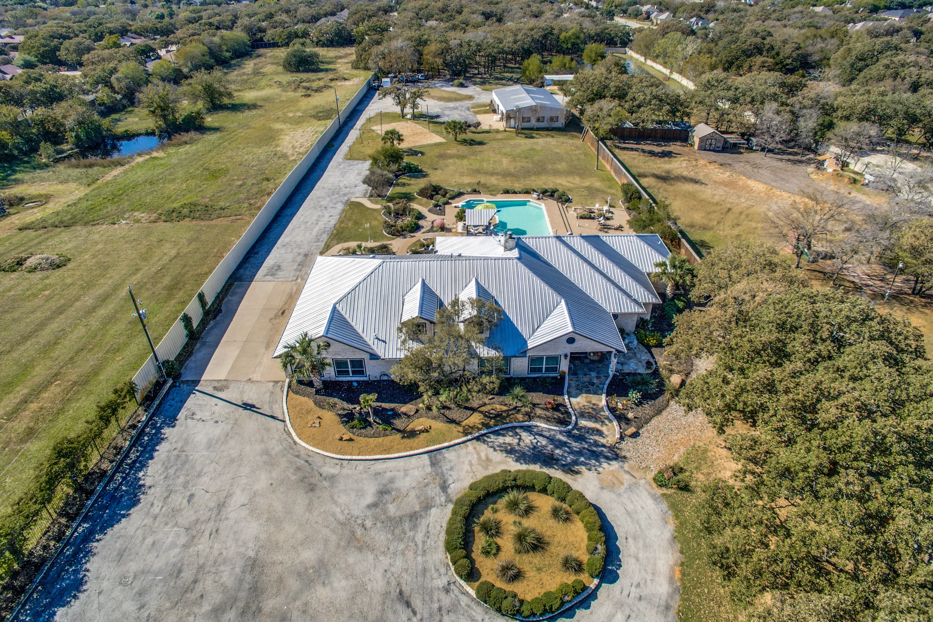 909 Little School Road, Dallas/Fort Worth, Texas 76060 - 909-little-school-road-kennedale-texas02_p250k5