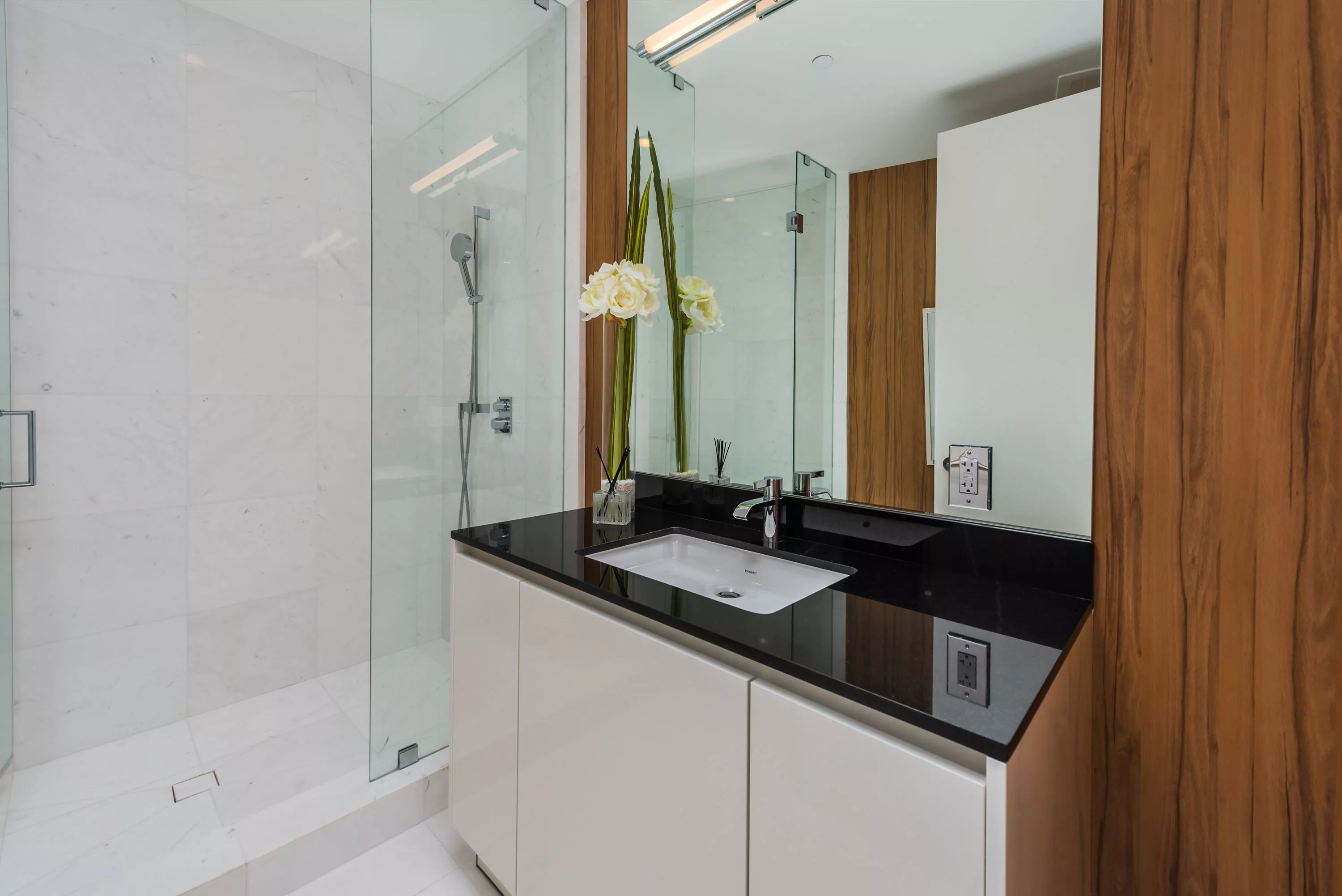 18555 Collins Avenue Apt 3605, Porsche Design Tower, Miami, Florida 33160 - porsche-design-tower-residence-3605-18555-collins-avenue-sunny-isles-beach-florida25_wcyeec