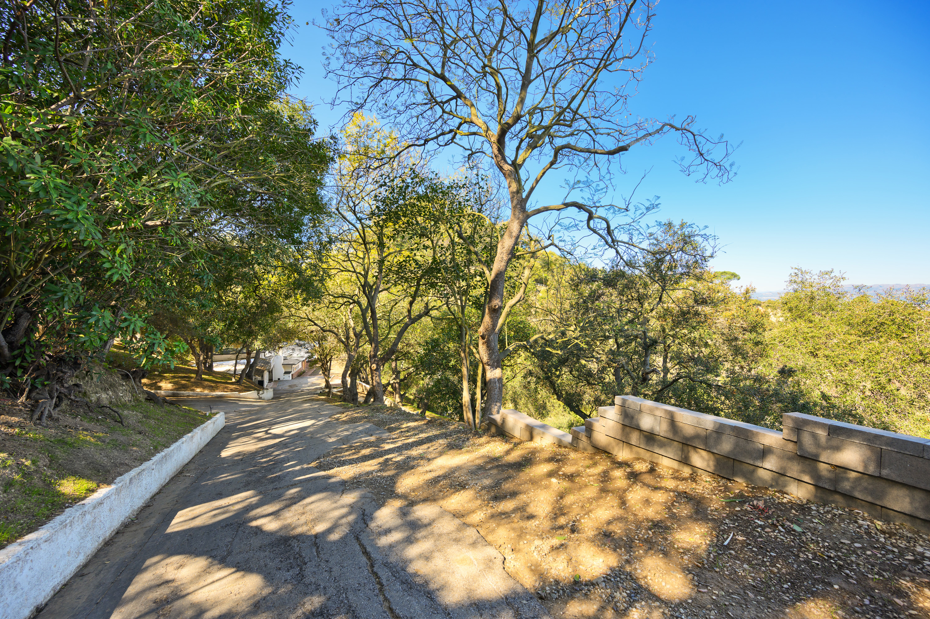 012 13511 Mulholland Dr