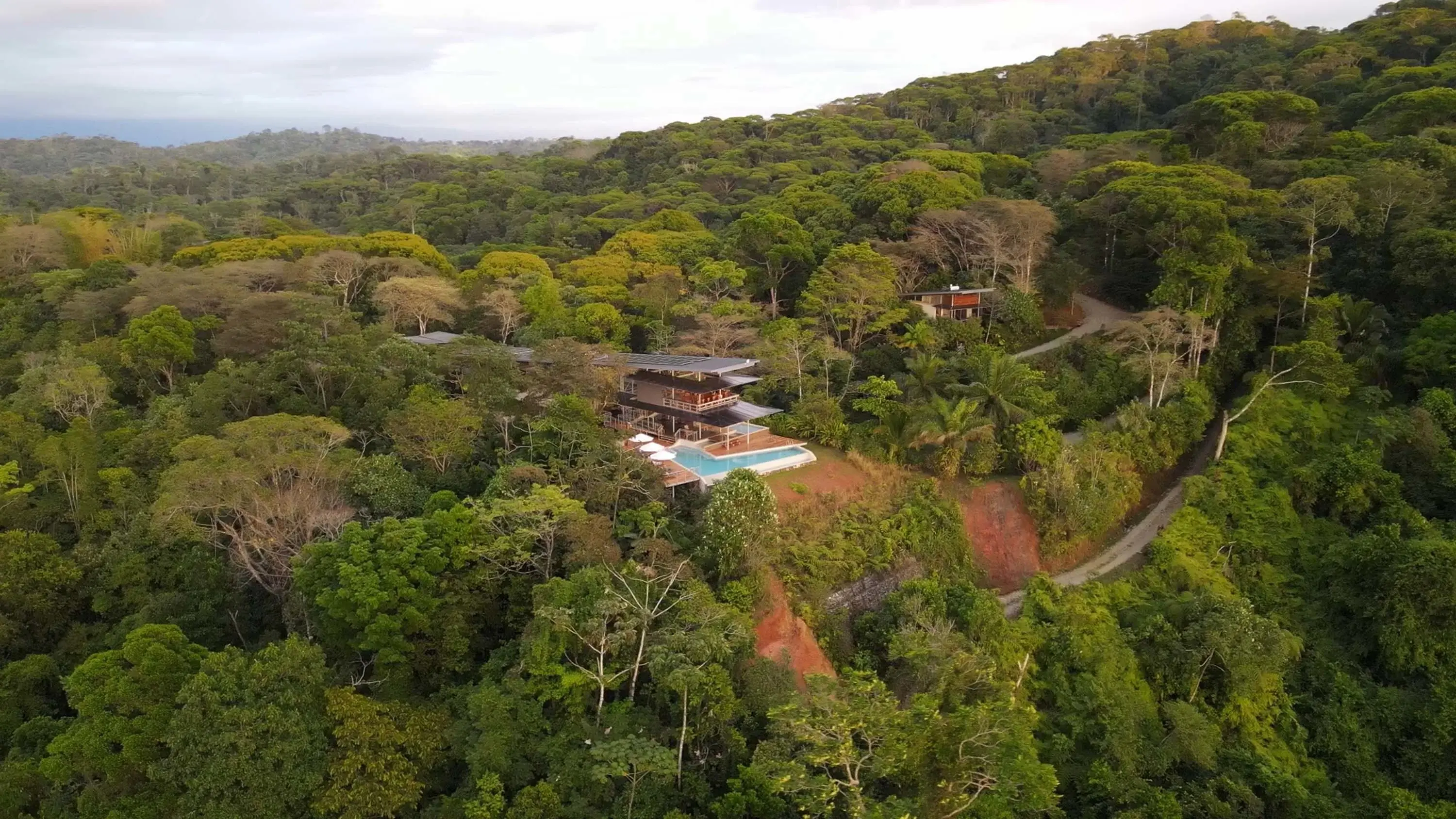 An extraordinary sanctuary awaits at Cielo Lodge, an expansive 114-hectare private reserve overlooking the pristine waters of the Golfo Dulce and the Osa Peninsula. Currently operating as a boutique hotel that can easily be converted into a private villa 