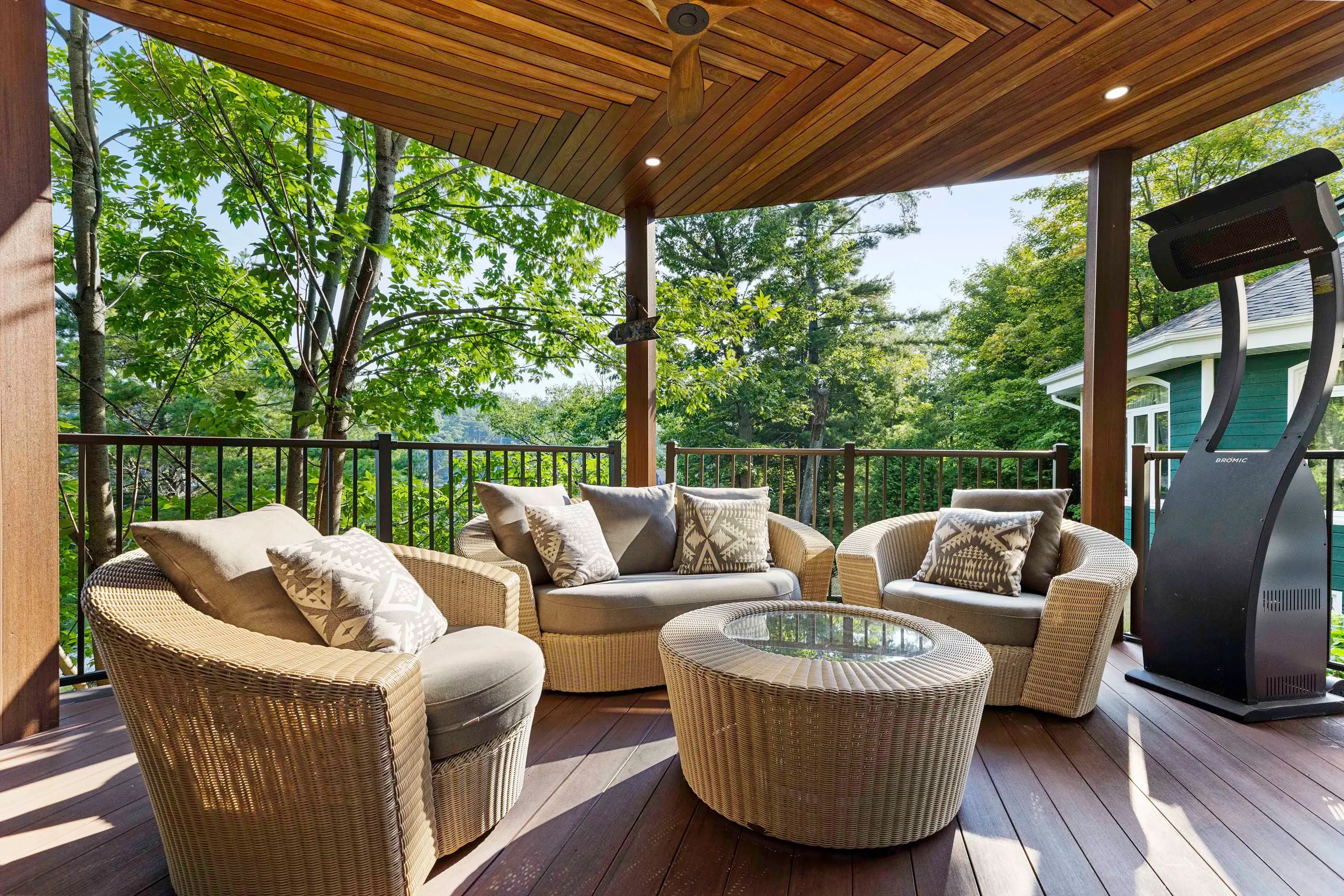 1080 Whitehead Road, Lake Muskoka, Gravenhurst, Ontario P1P 1V1, Canada Matterport Tour